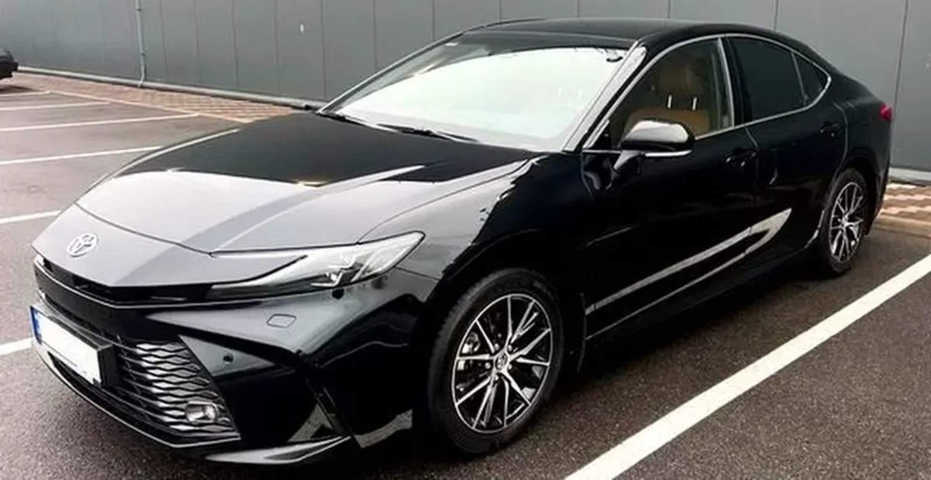 422 Toyota Camry V80 чорна — авто на весілля та трансфер