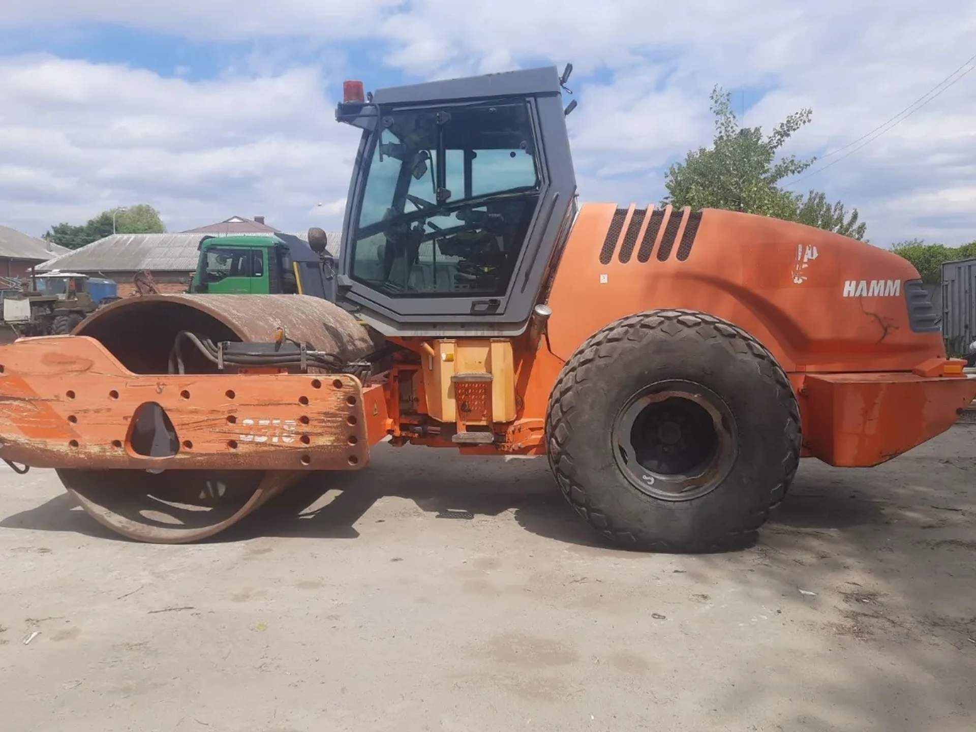 Вібраційний каток дорожній HAMM 3518