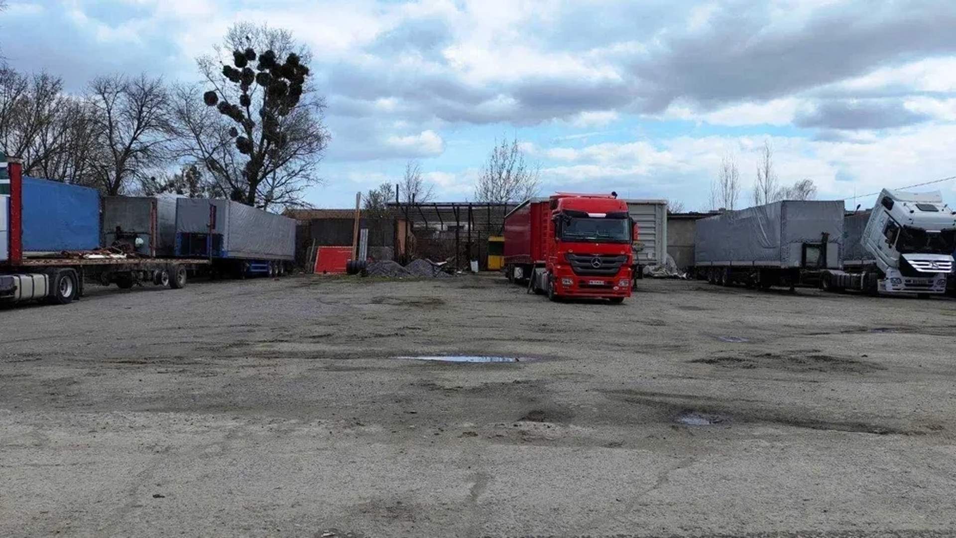 Стоянка для вантажних автомобілів
