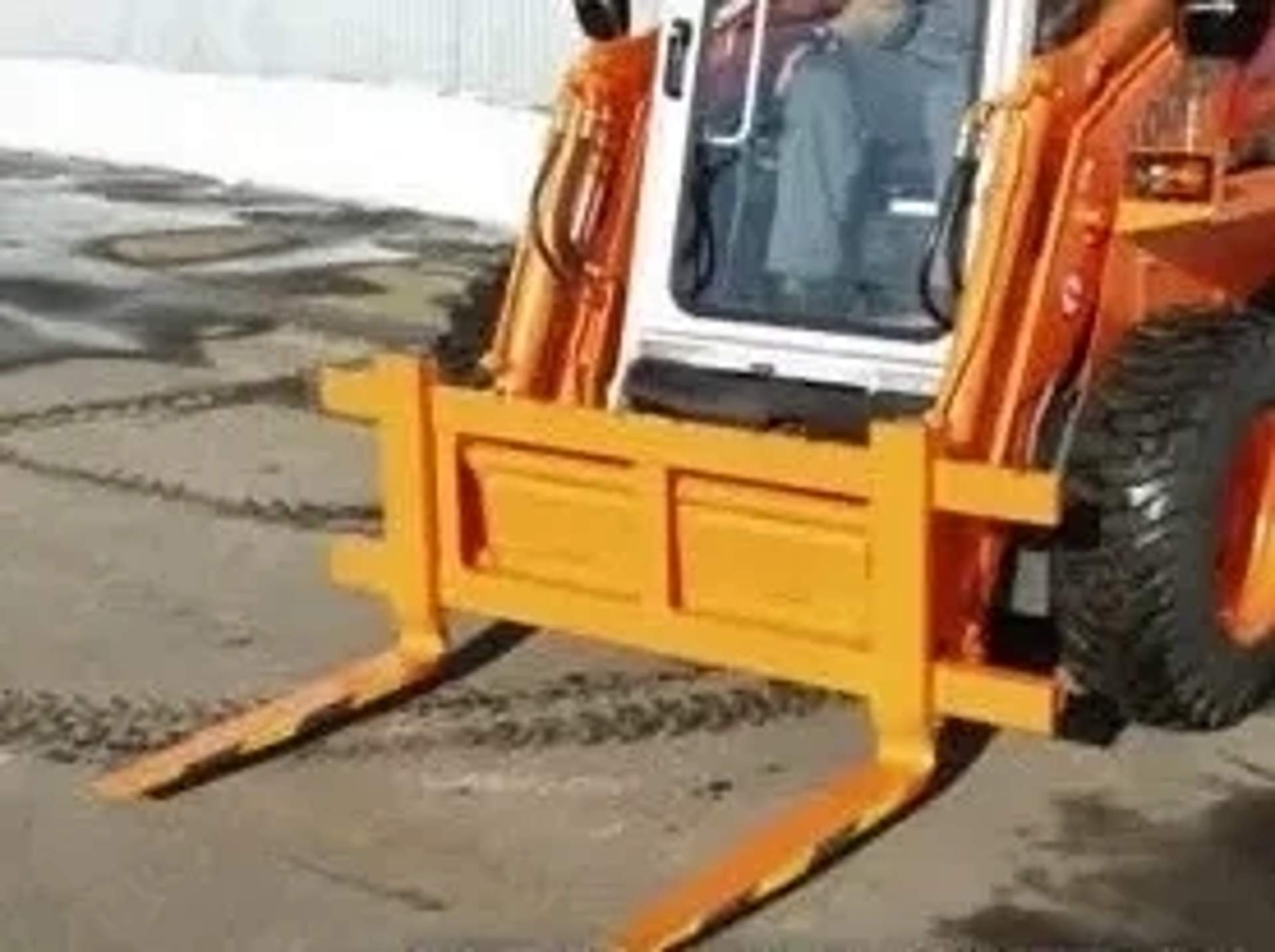 Навісні вила з притиском для мінінавантажувача Bobcat