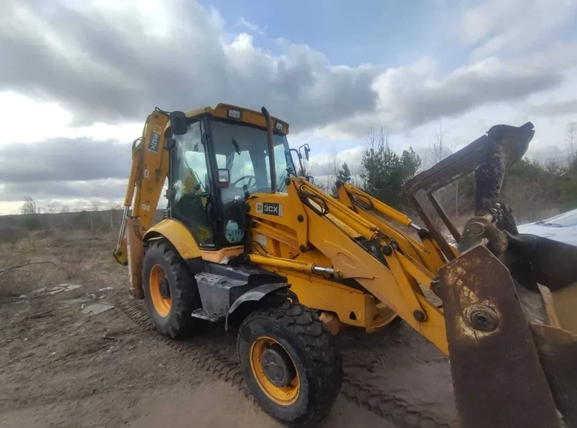 Екскаватор-навантажувач JCB 3CX, копка траншей