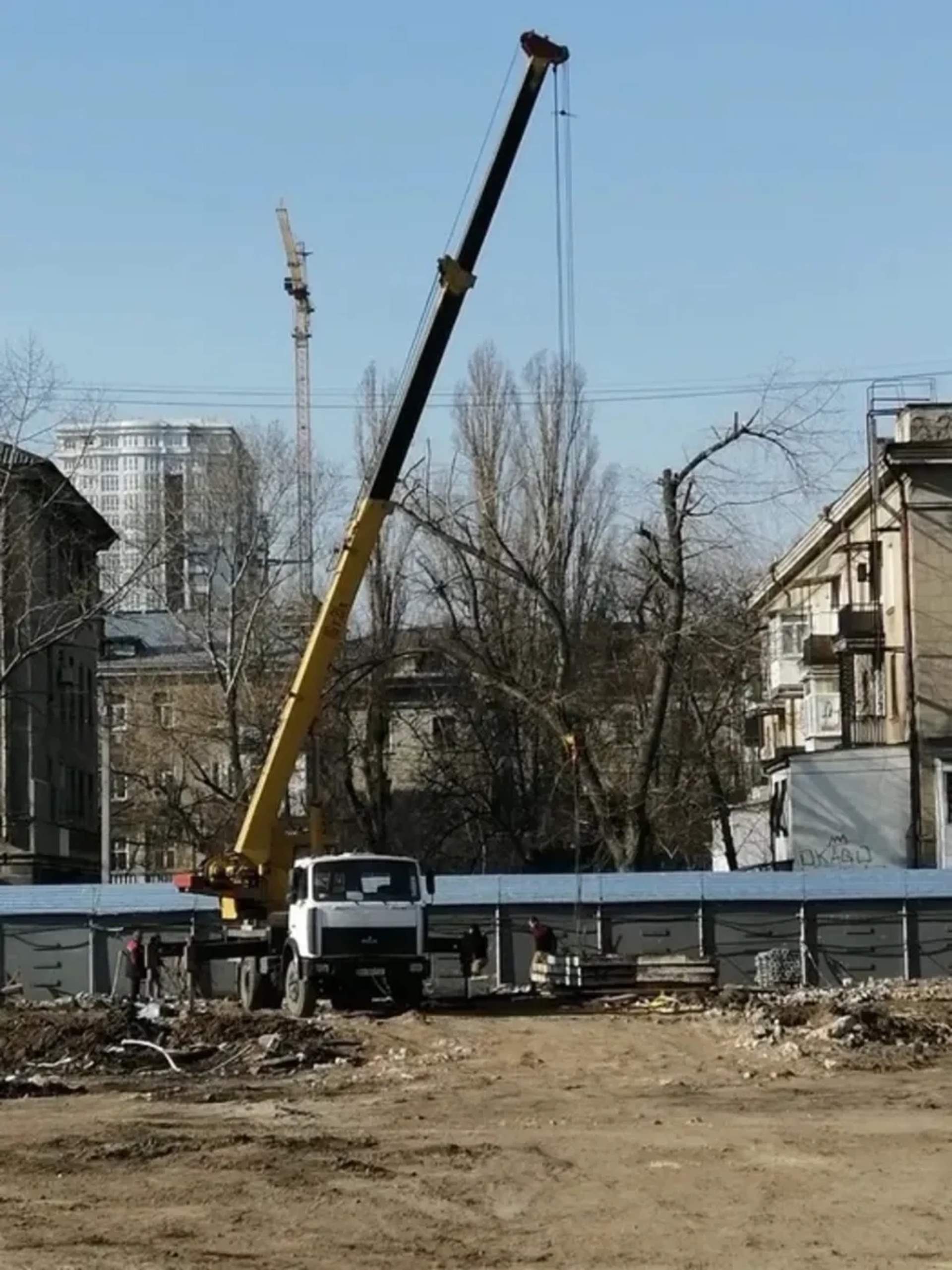 Автокран на базі МАЗ — Оптимальне рішення для вашого будівництва!