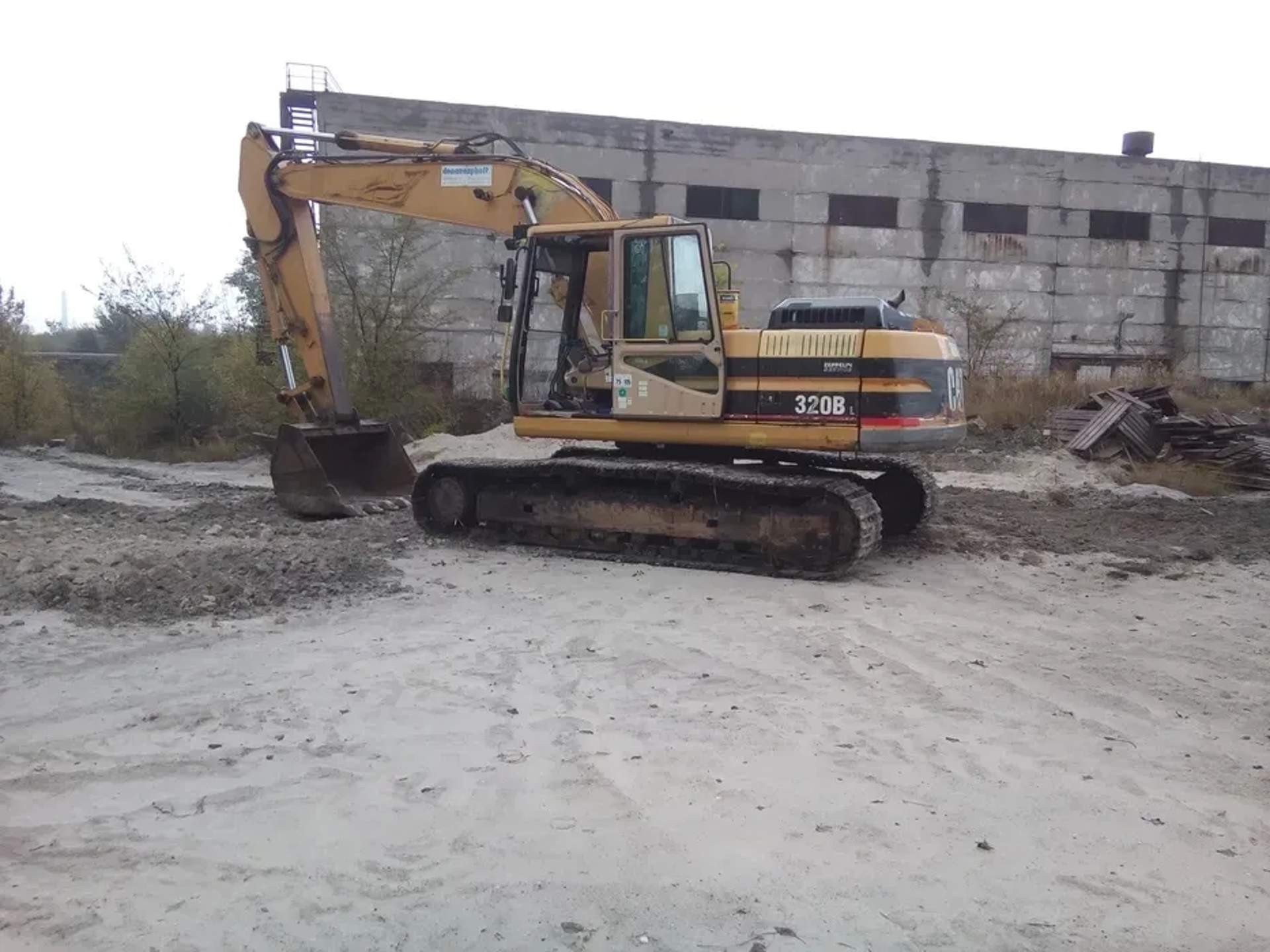 Гусеничний екскаватор Caterpillar 320B L