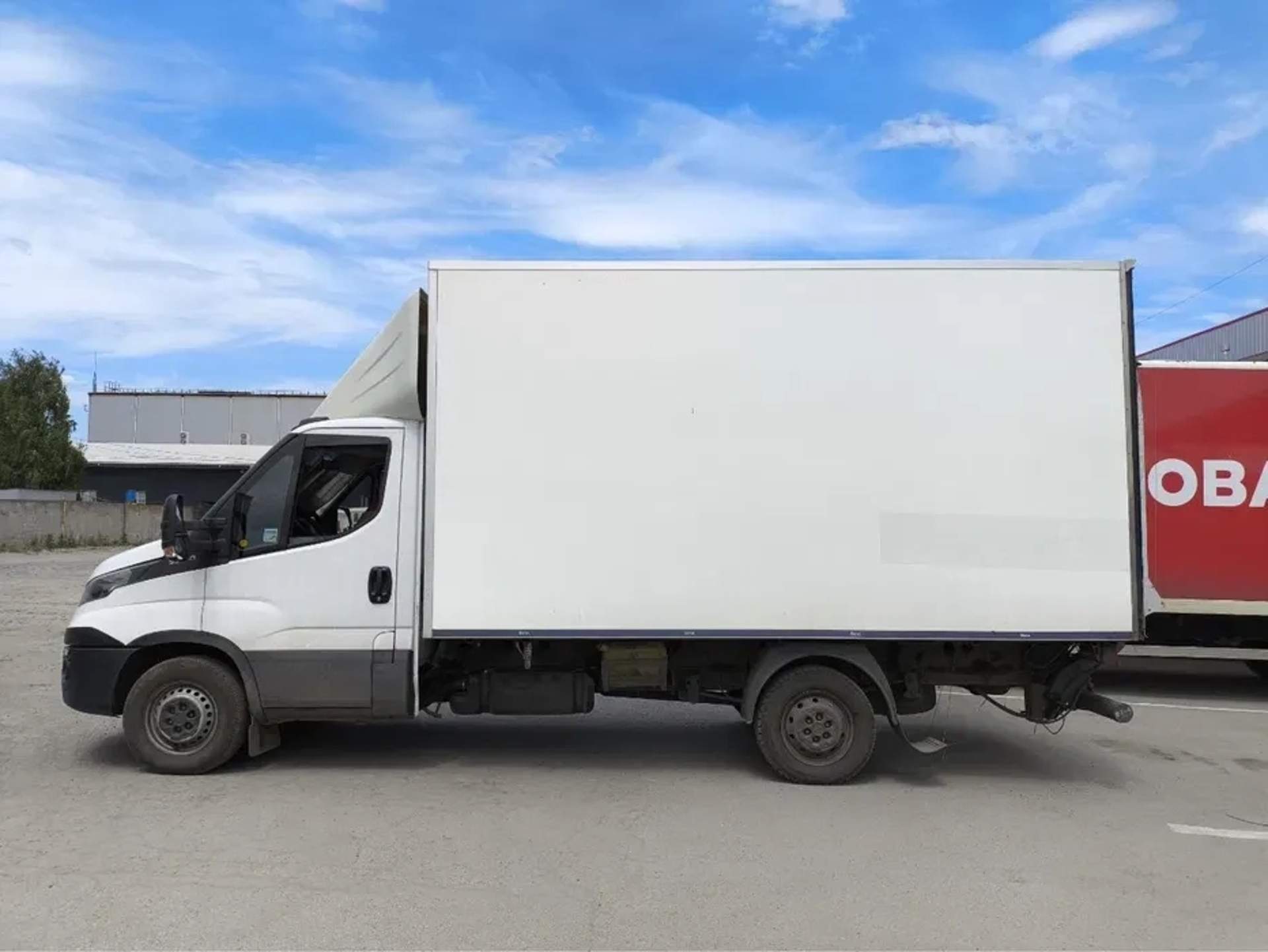 Вантажний автомобіль Renault Master для комерційних перевезень