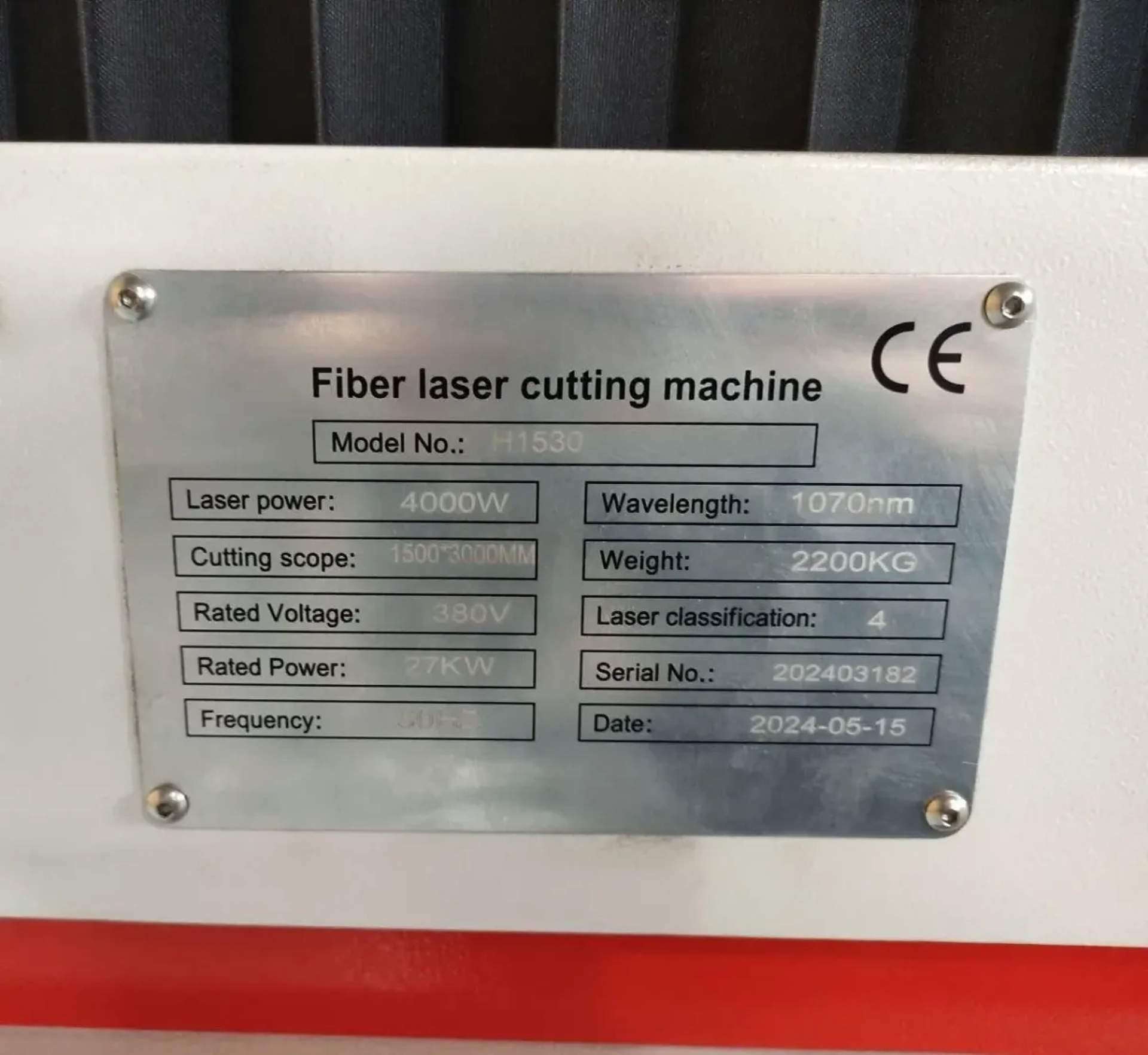 Послуги з оптоволоконної лазерної різки металу станком XT LASER XT-H1530