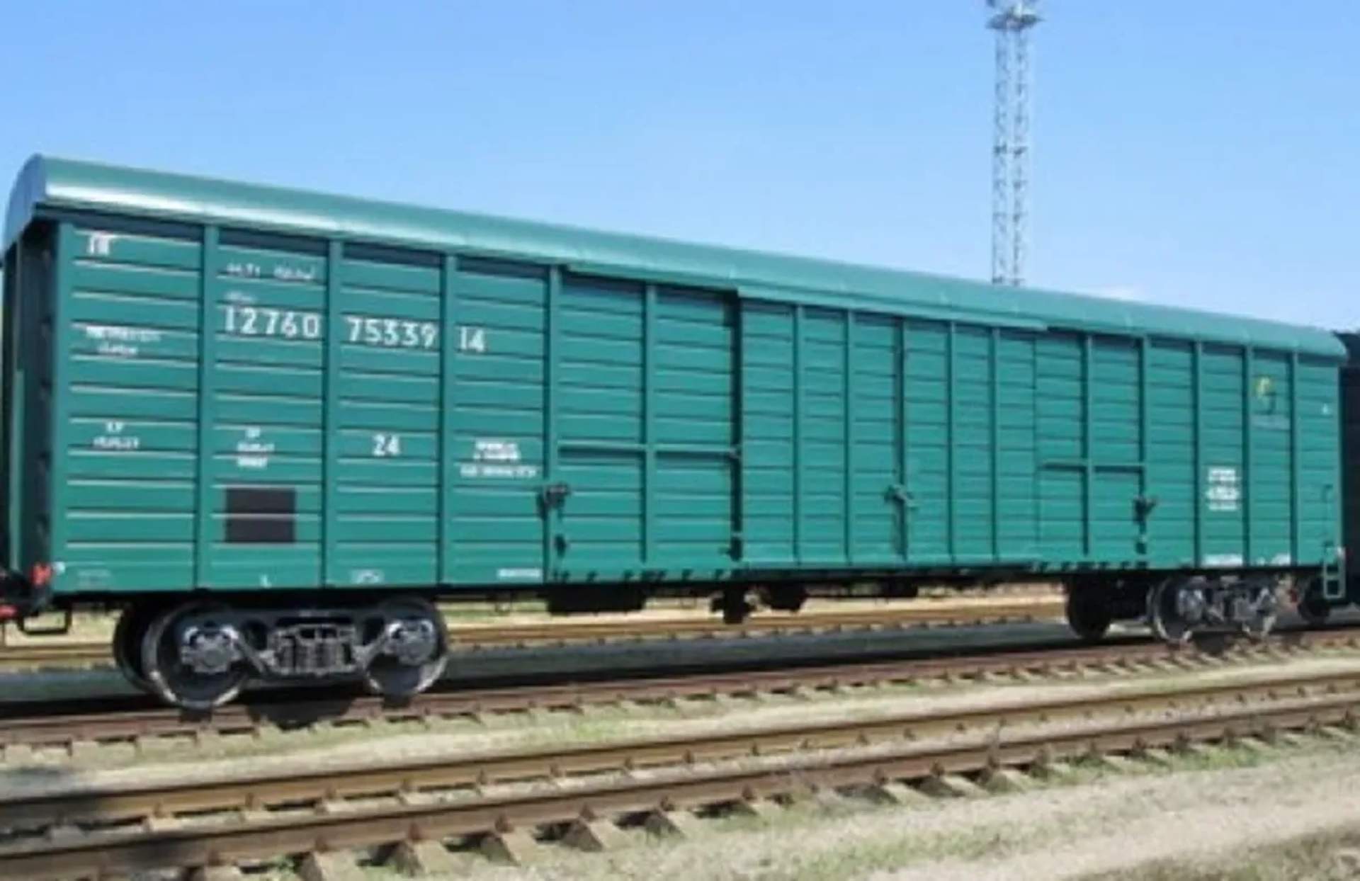 Критий вагон моделі 11-217 для перевезення вантажів