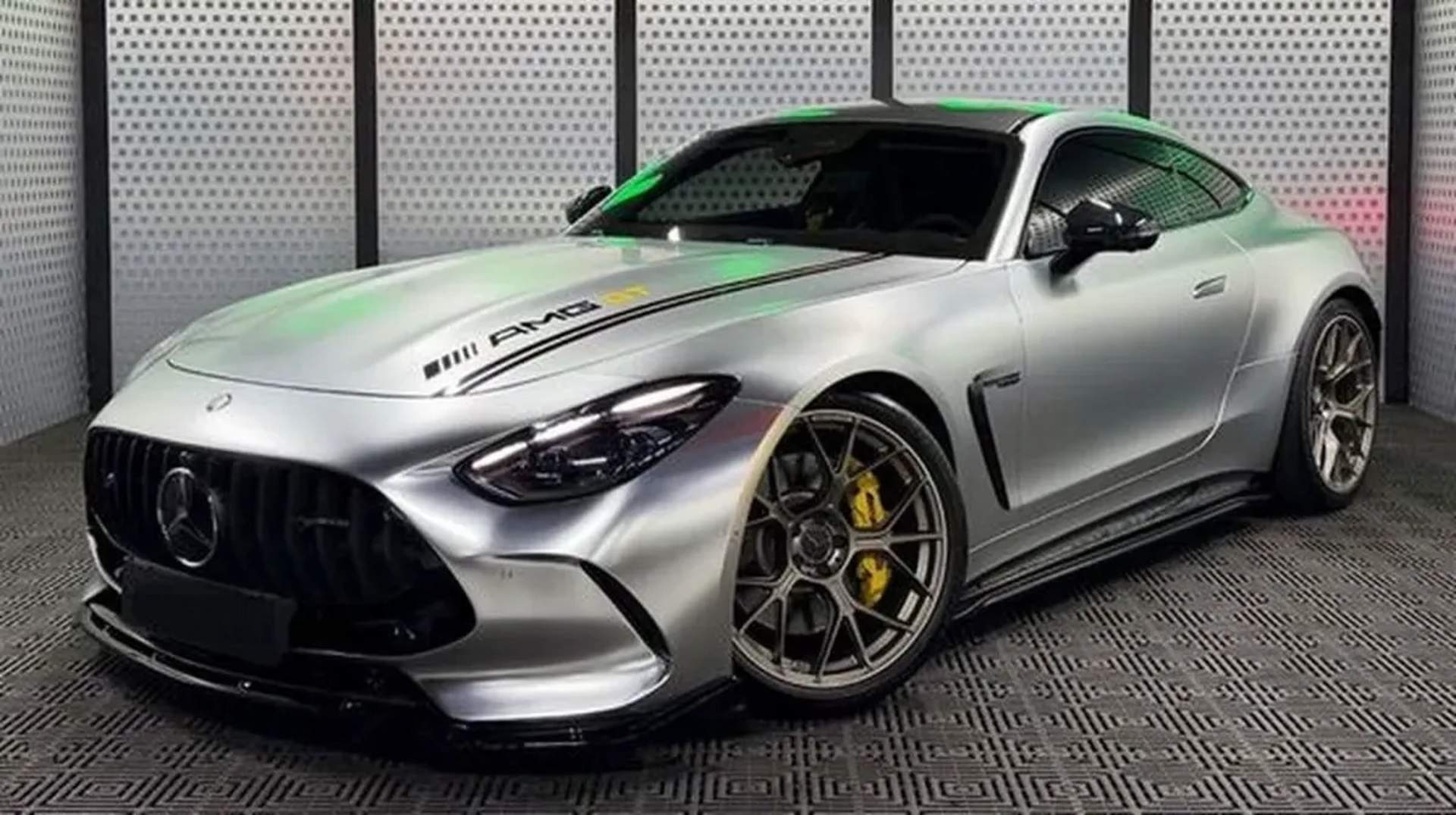 026 Mercedes-Benz AMG GT 63s без водія