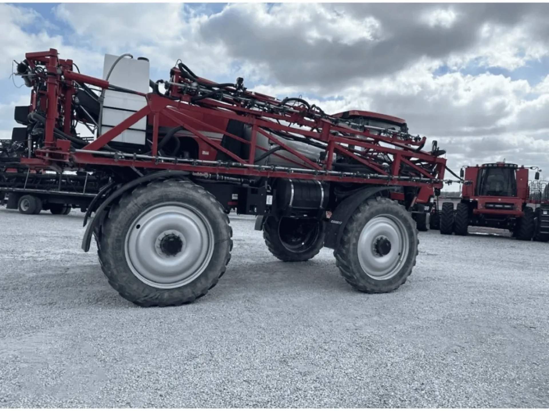 Самохідний обприскувач Case IH Patriot 3330 для внесення гербіцидів