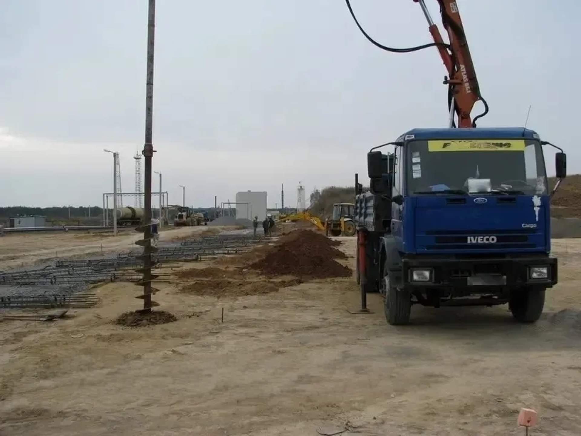 Бурильно кранова машина Iveco EuroCargo 400мм 7м