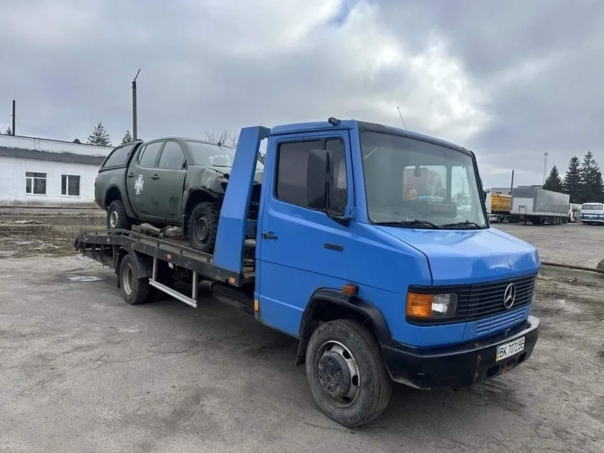 Евакуатор на базі Mercedes-Benz Vario 2.5т