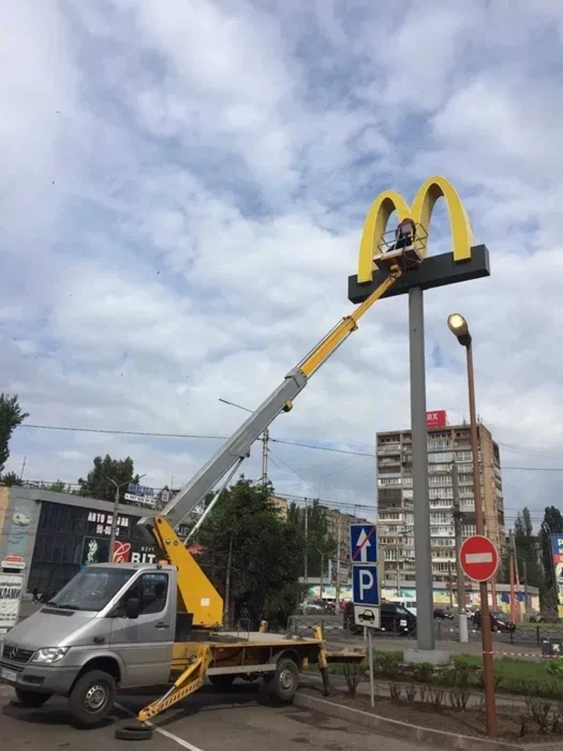 Автовишка на базі Mercedes Sprinter 18м