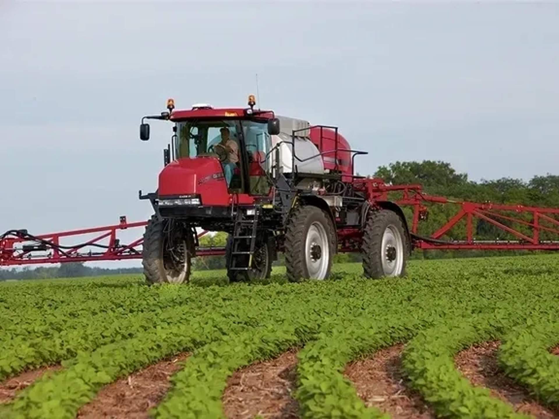 Обприскувач CASE IH (332). Захист врожаю.