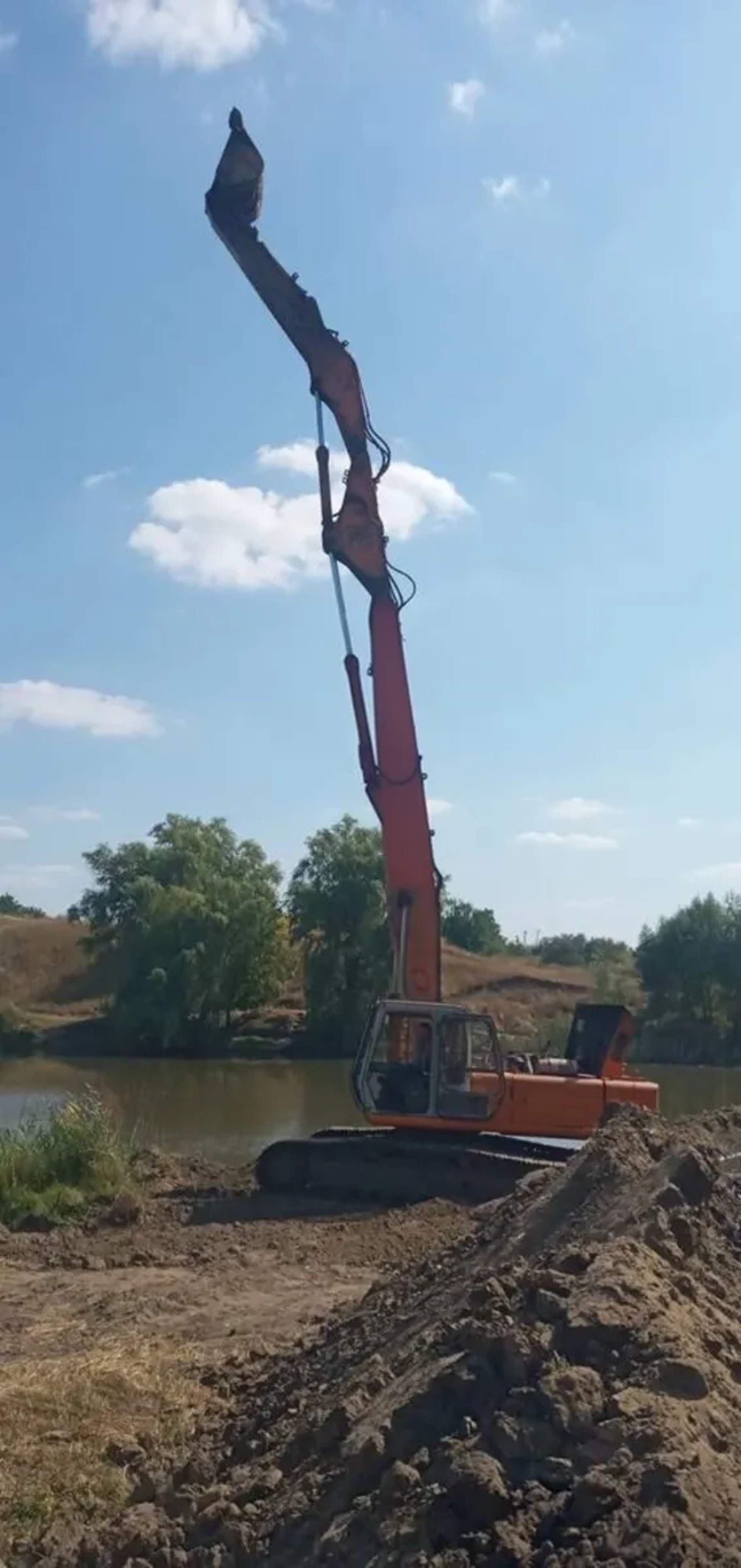 Екскаватор Long Reach з довгою стрілою 18 м