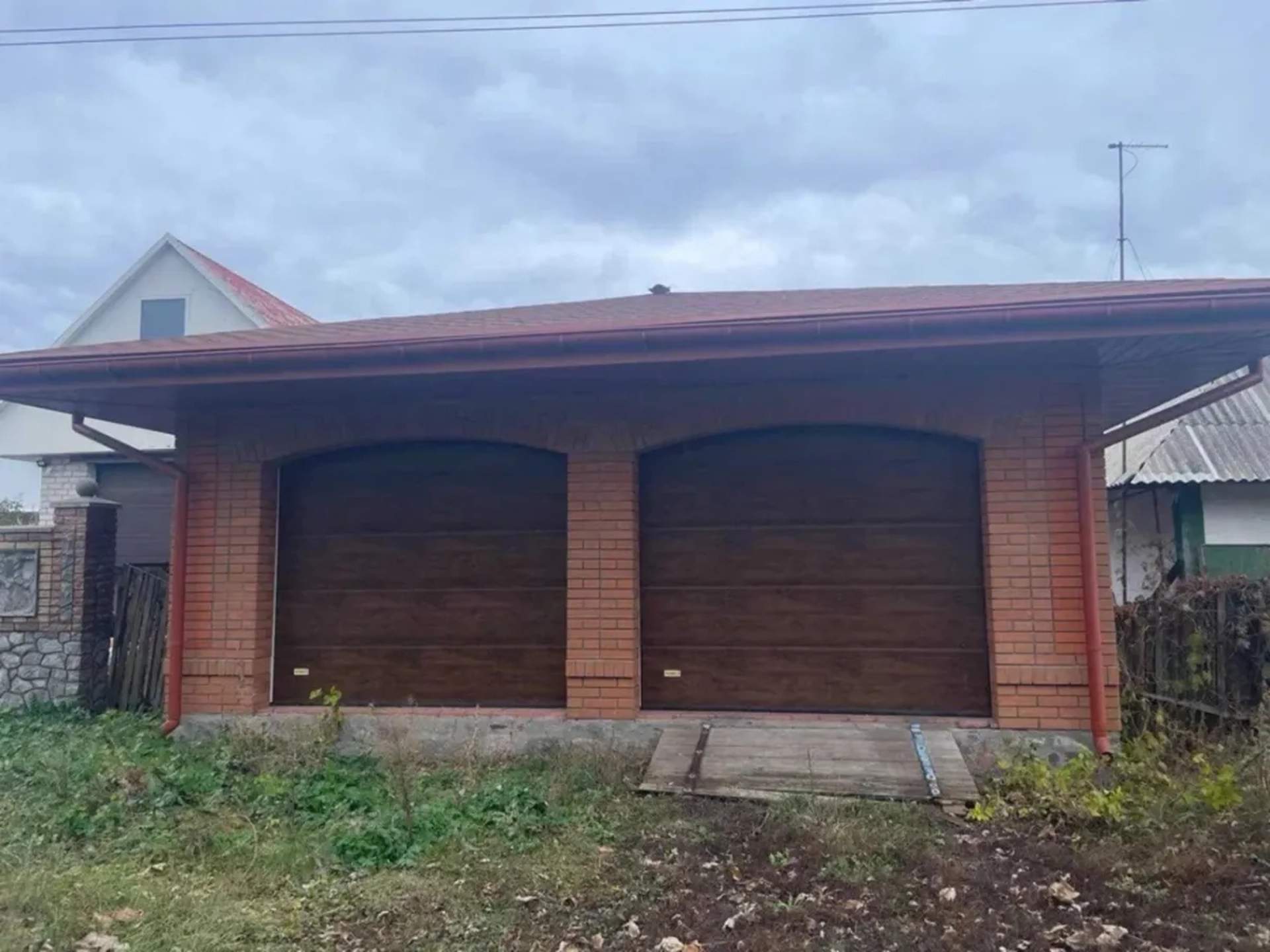 Гараж на 2 автомобілі, новобудова, 60 м.кв.