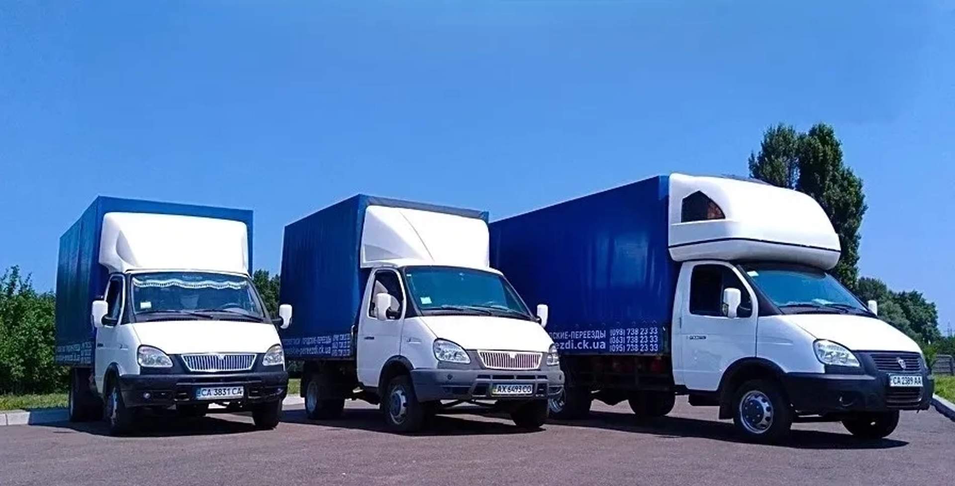 Вантажне таксі. Вантажники, високі чисті автомобілі