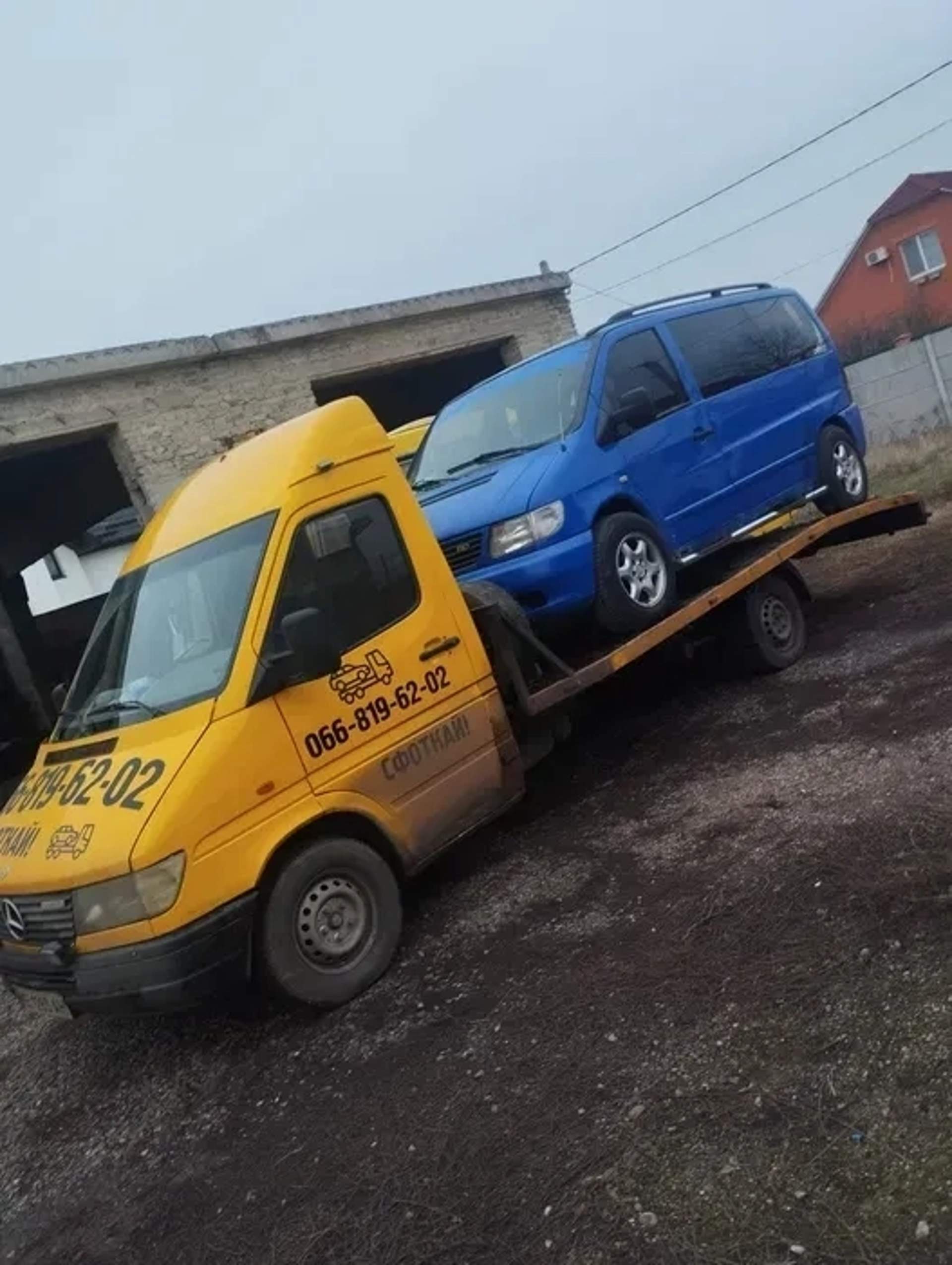 Евакуатор на базі Mercedes-Benz Sprinter