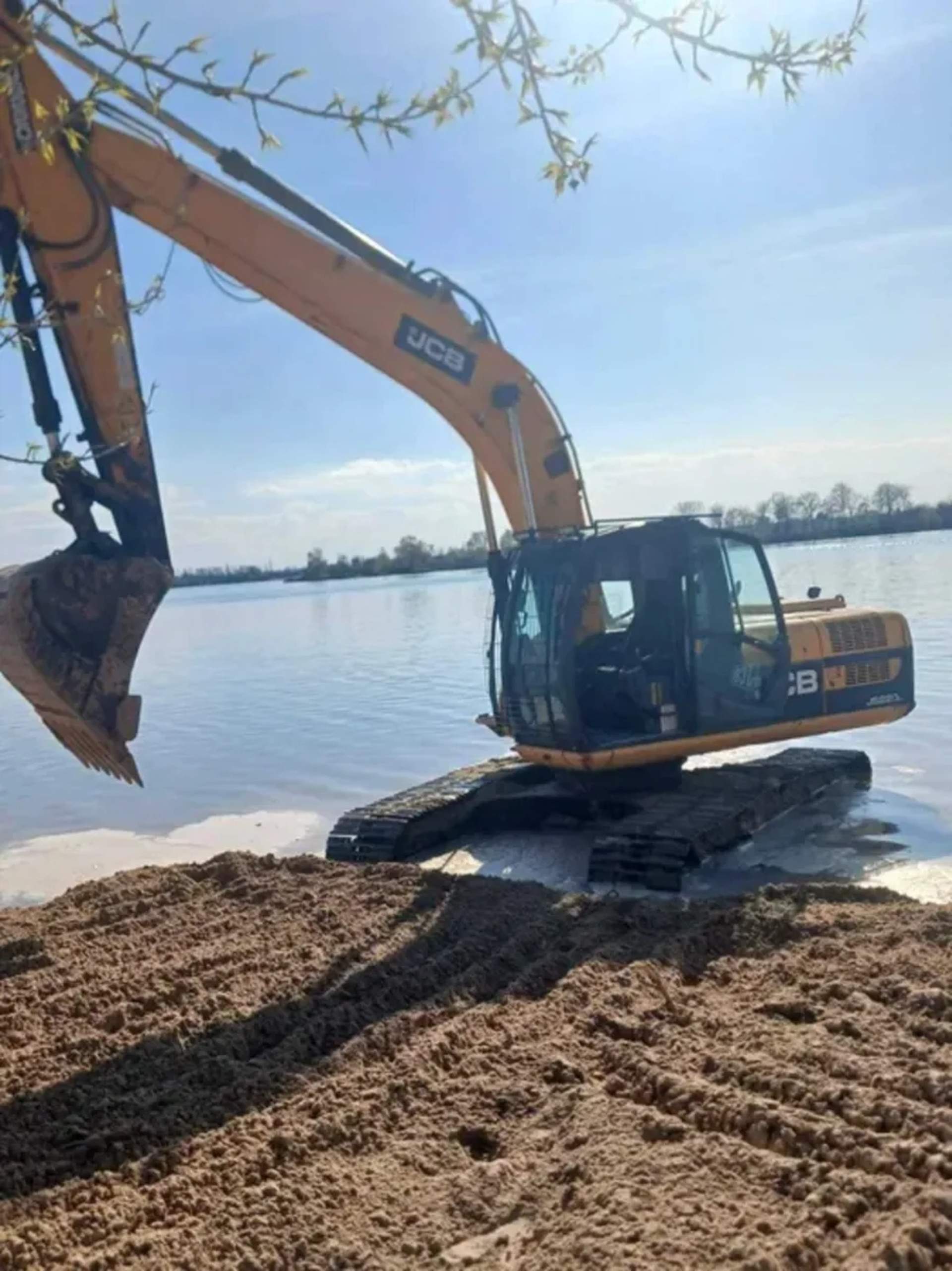 Гусеничний екскаватор JCB JS220
