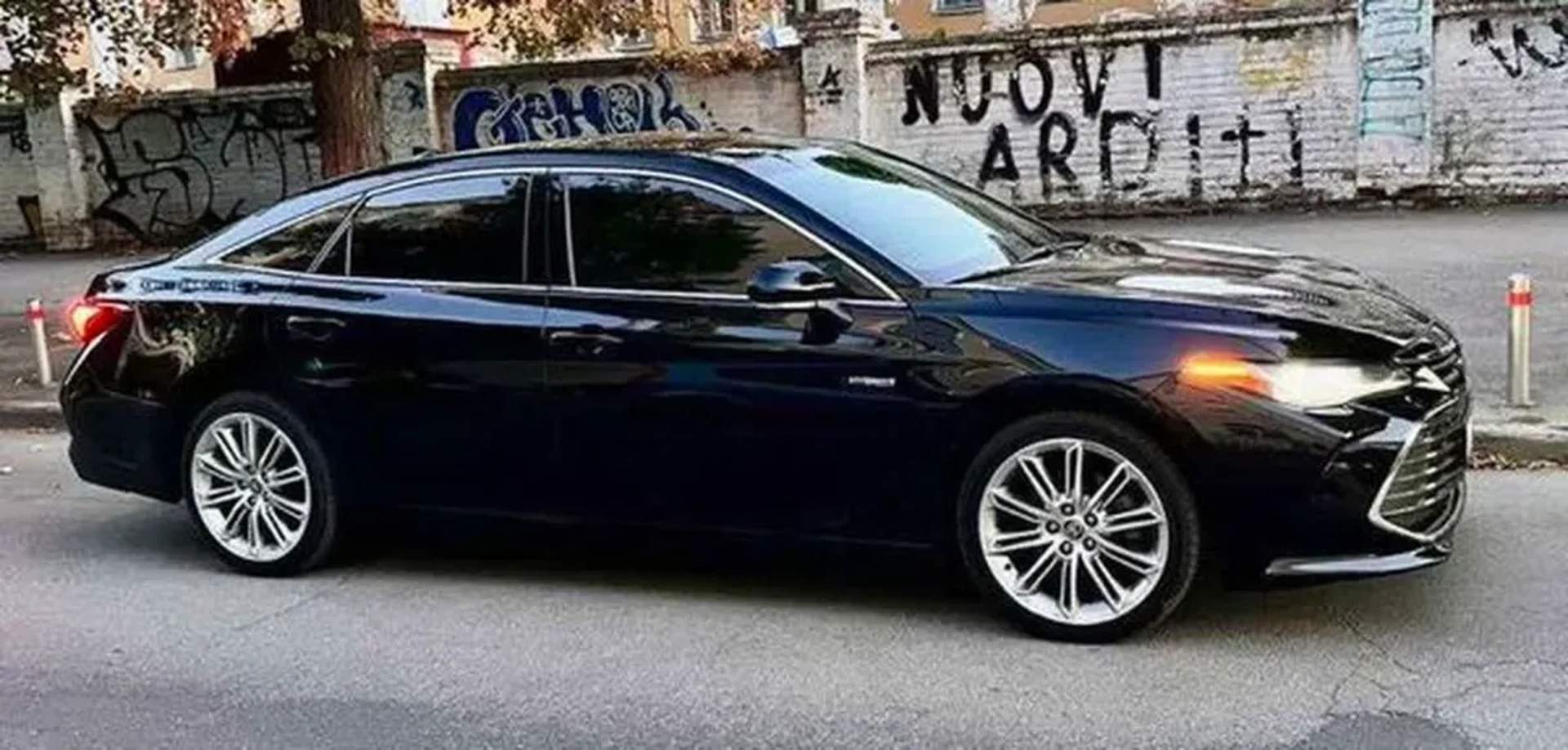 437 Toyota Avalon чорний — авто на весілля з водієм
