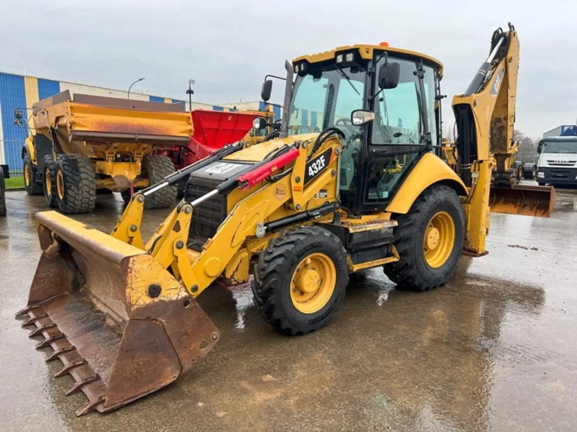 Екскаватор - навантажувач Caterpillar 432