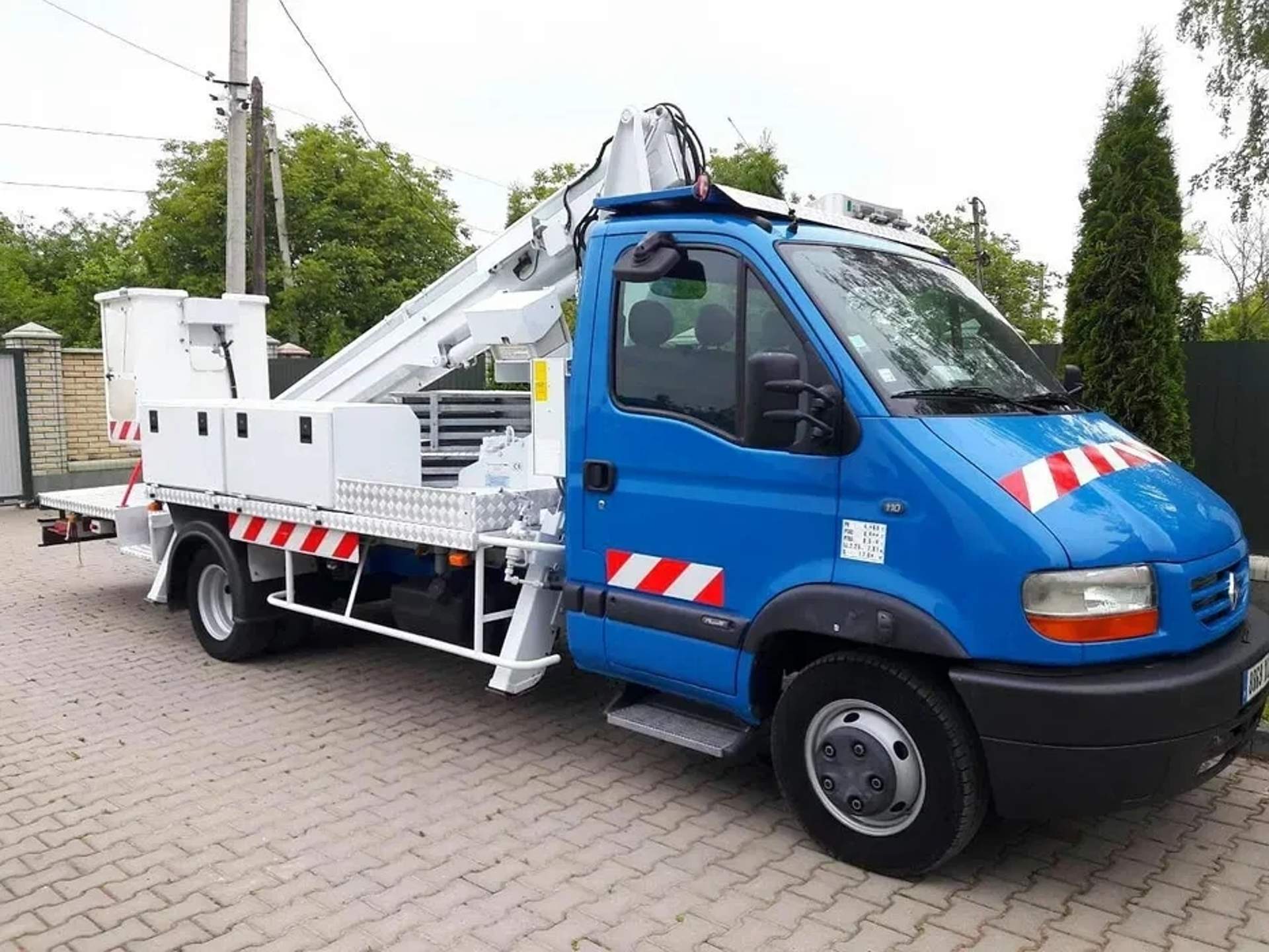 Автовишка на базі Renault Mascott 18м