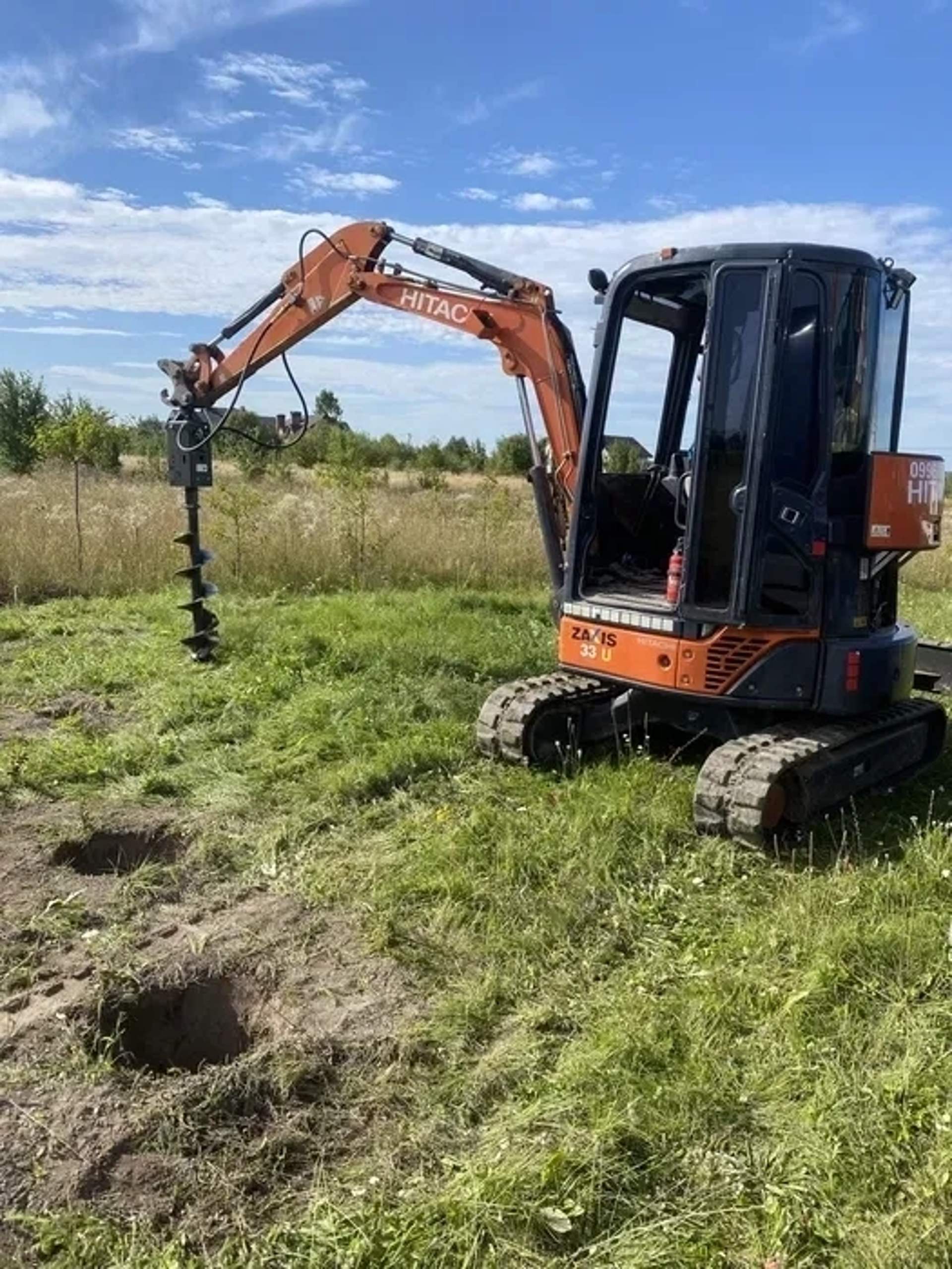 Гідравлічний ямобур на базі мініекскаватора Hitachi Zaxis 33U