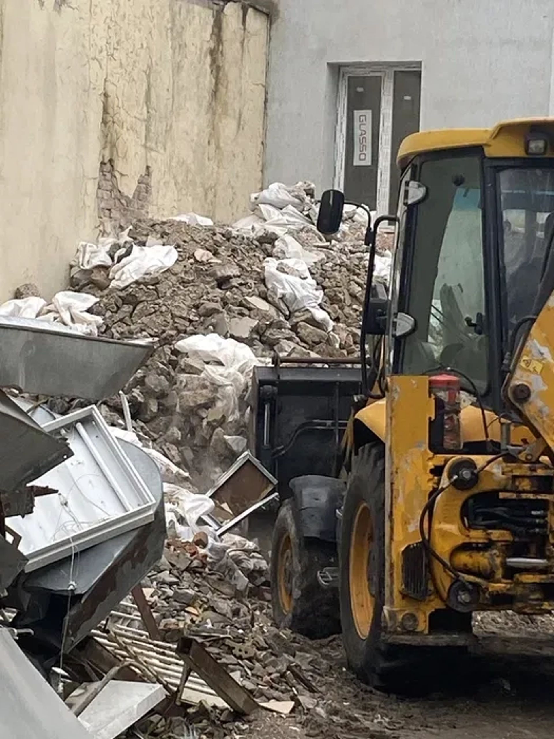 Професійні Послуги Екскаватора-Навантажувача. Швидке та Якісне Виконання Робіт.