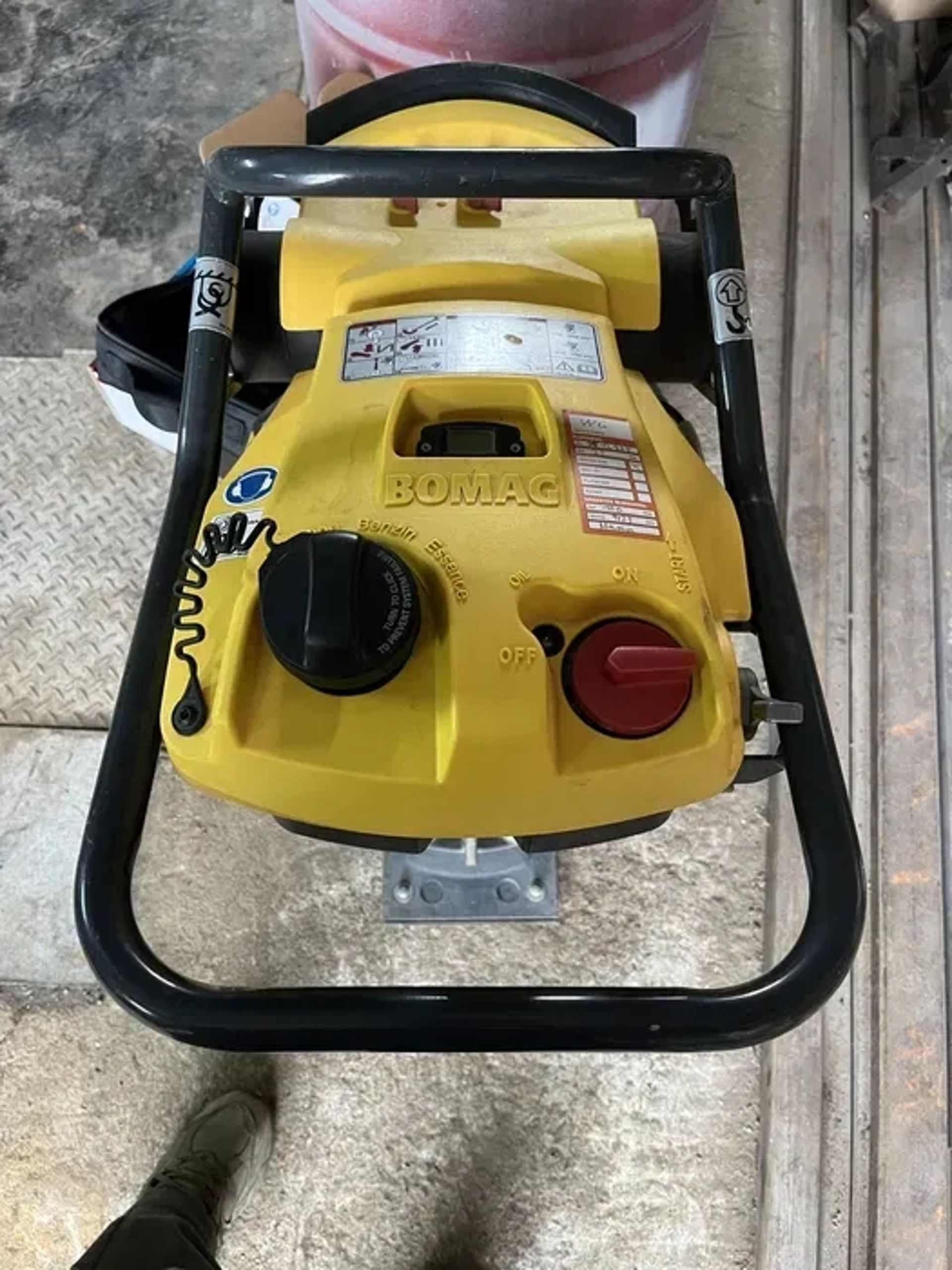 Мягка вібронога BOMAG Надійний німецький інструмент