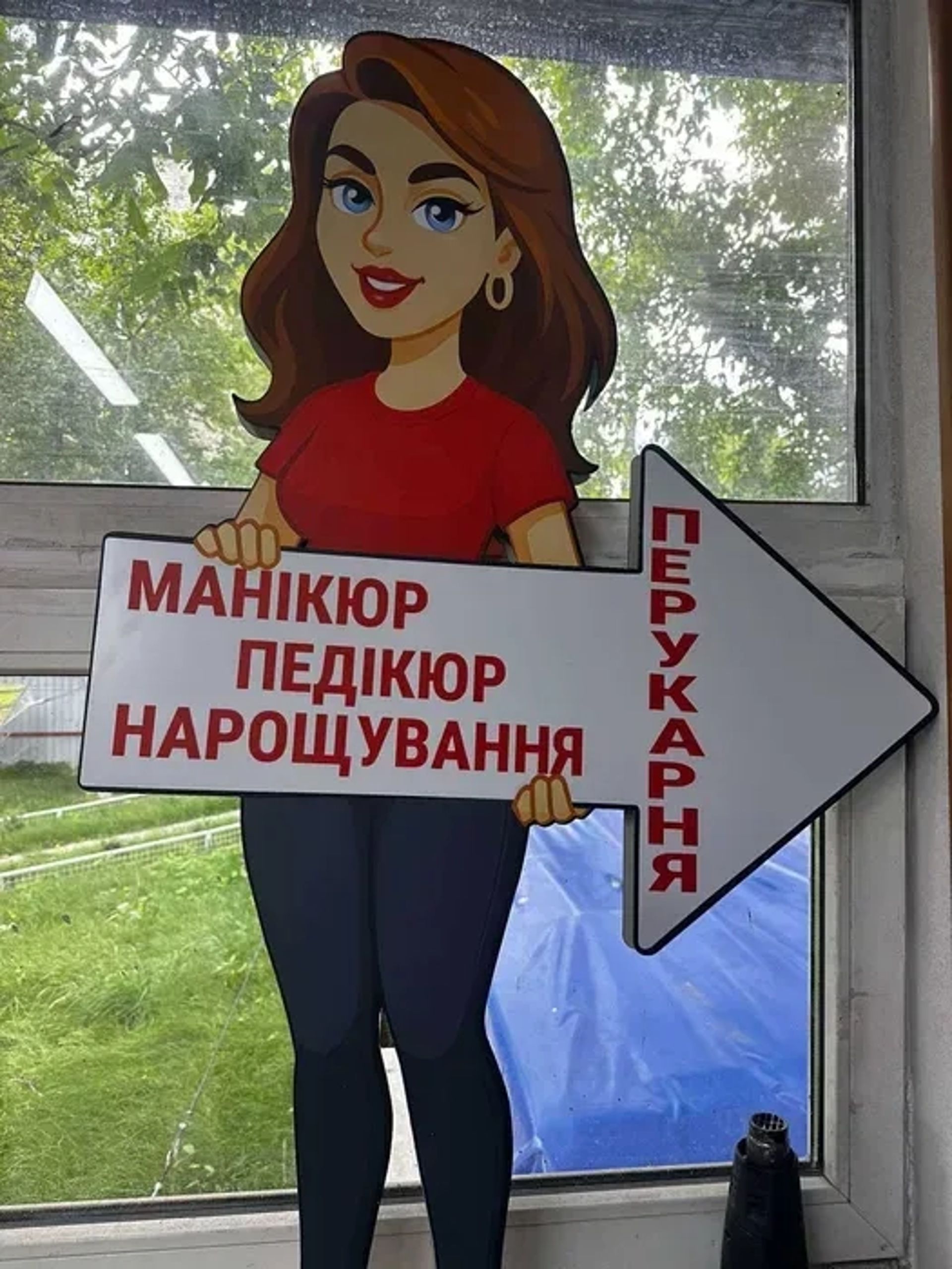 Друк банерів. Наклеювання плівки оракал на замовлення. Лайтбокс НЕОН