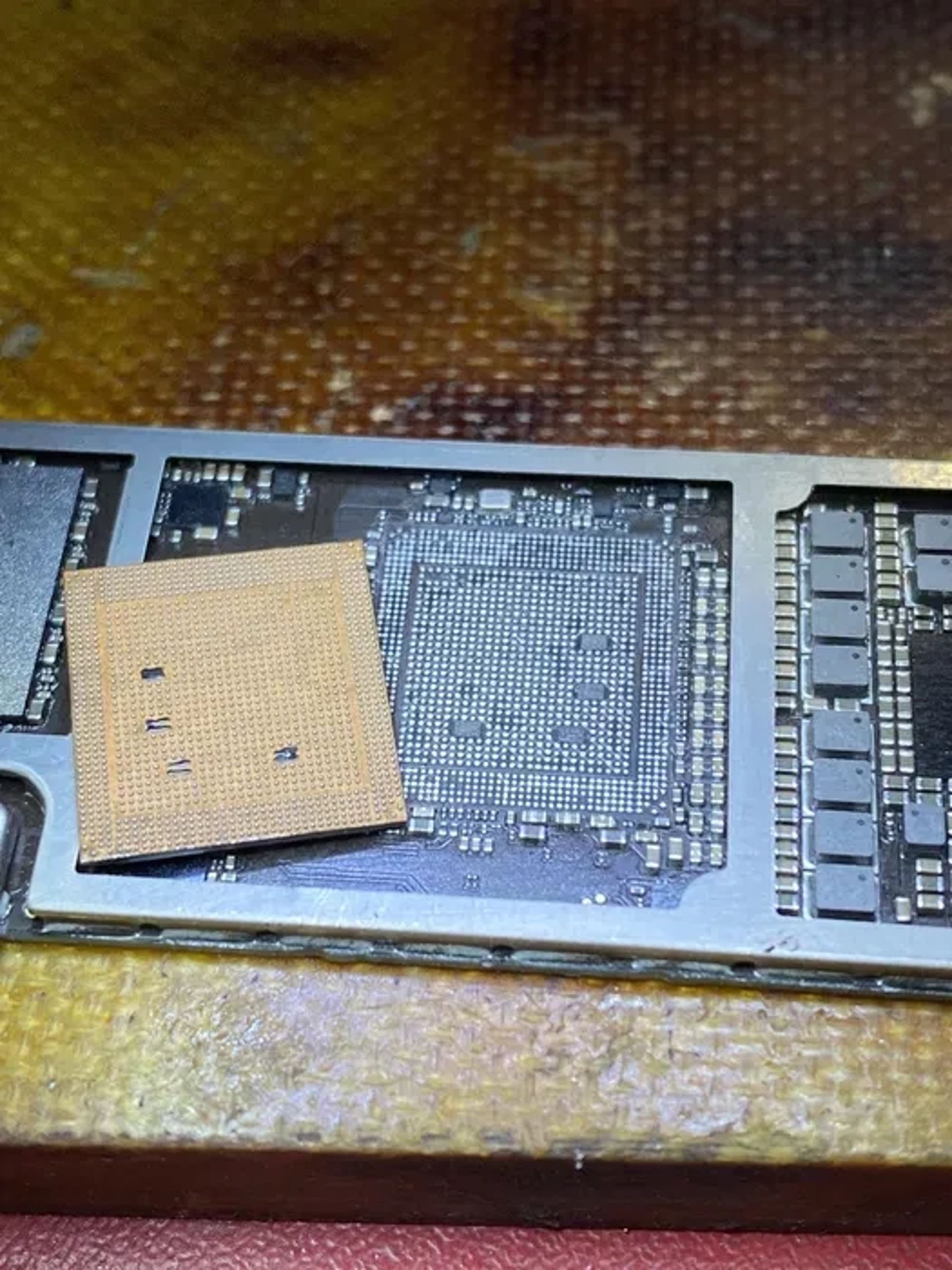 Ремонт мобільних телефонів iPhone samsung xiaomi Huawei Face iD ремонт