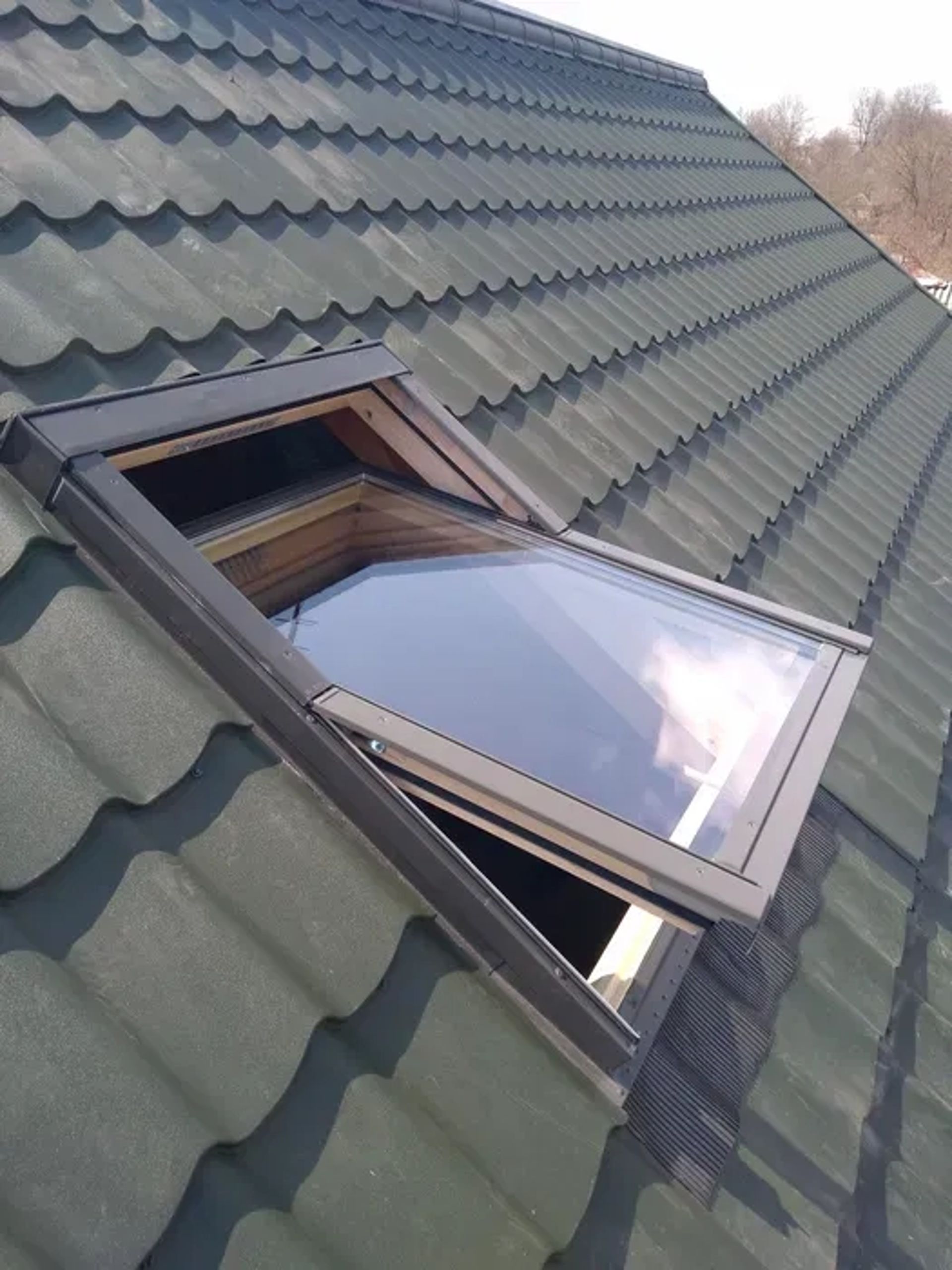 Монтаж мансардних вікон FAKRO, Roto, Velux. Дах, покрівля. Ціна від 4900