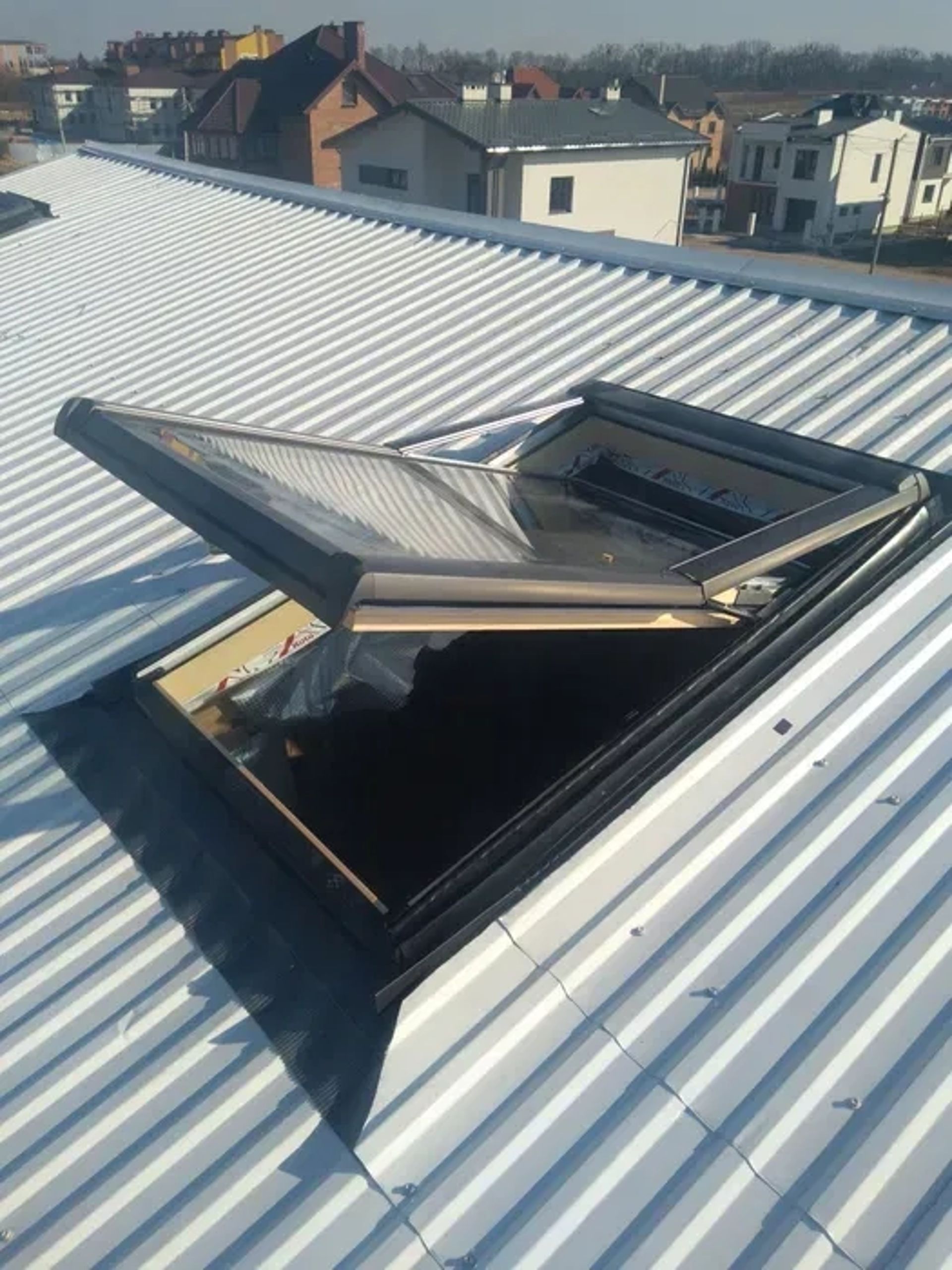 Монтаж мансардних вікон FAKRO, Roto, Velux. Дах, покрівля. Ціна від 4900