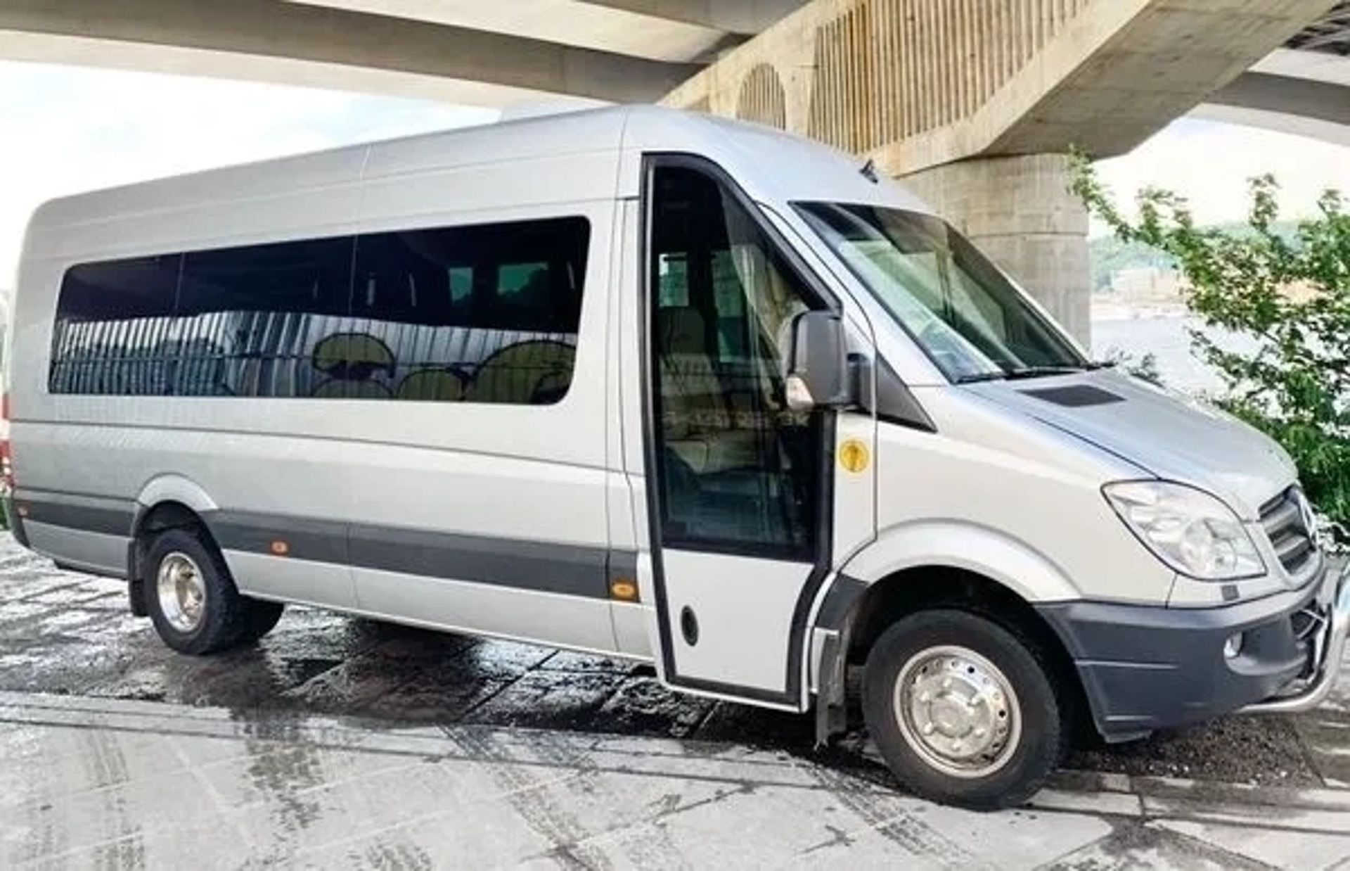 275 Мікроавтобус на весілля Mercedes-Benz Sprinter VIP сріблястий