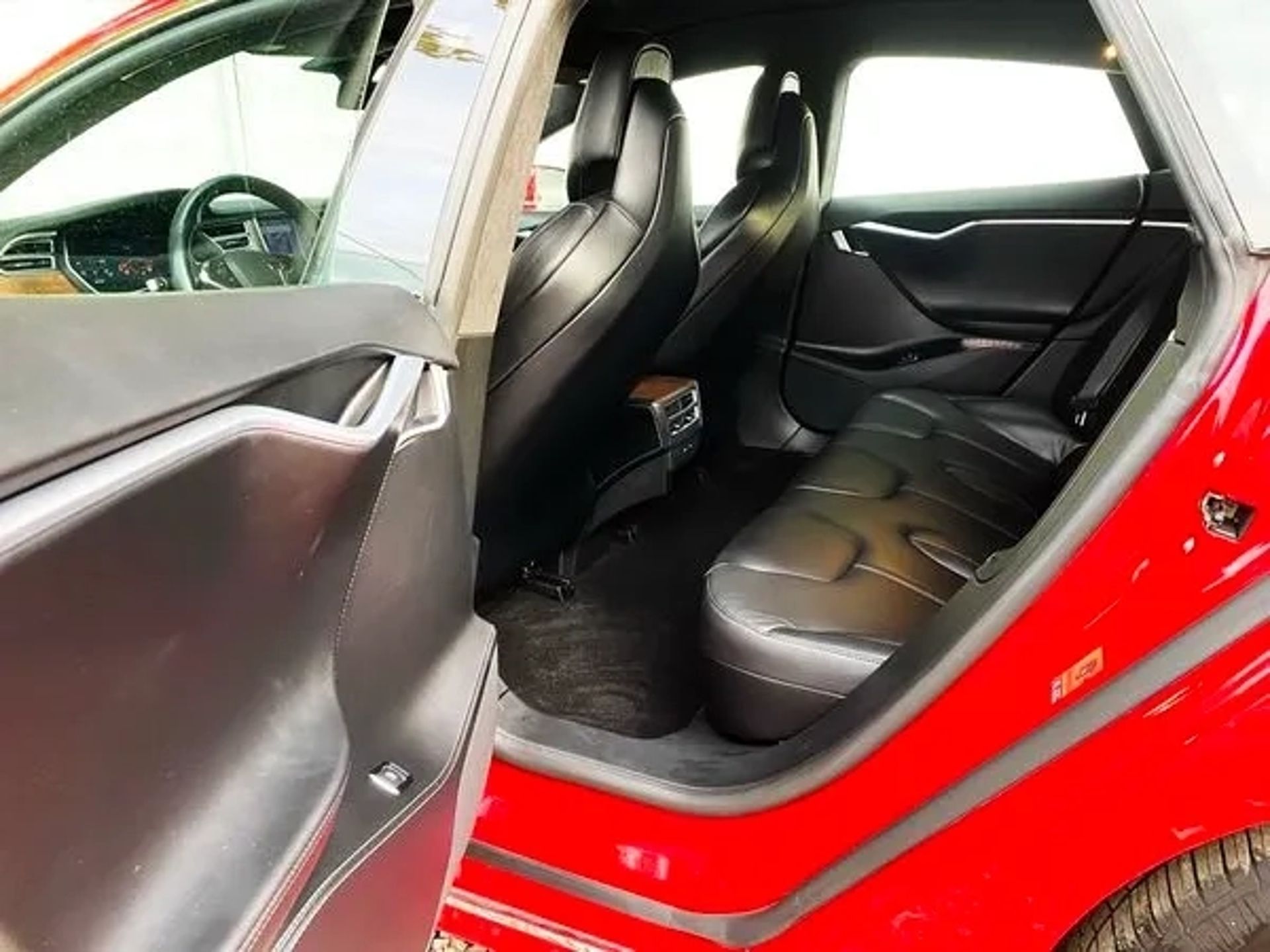054 Tesla Model S без водія з водієм