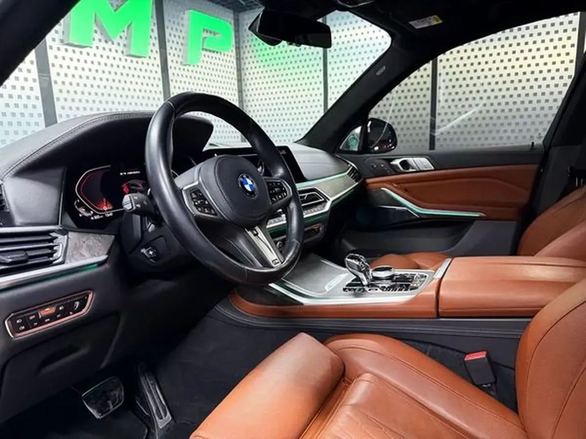 110 BMW X7 M50I чорний на весілля з водієм або без