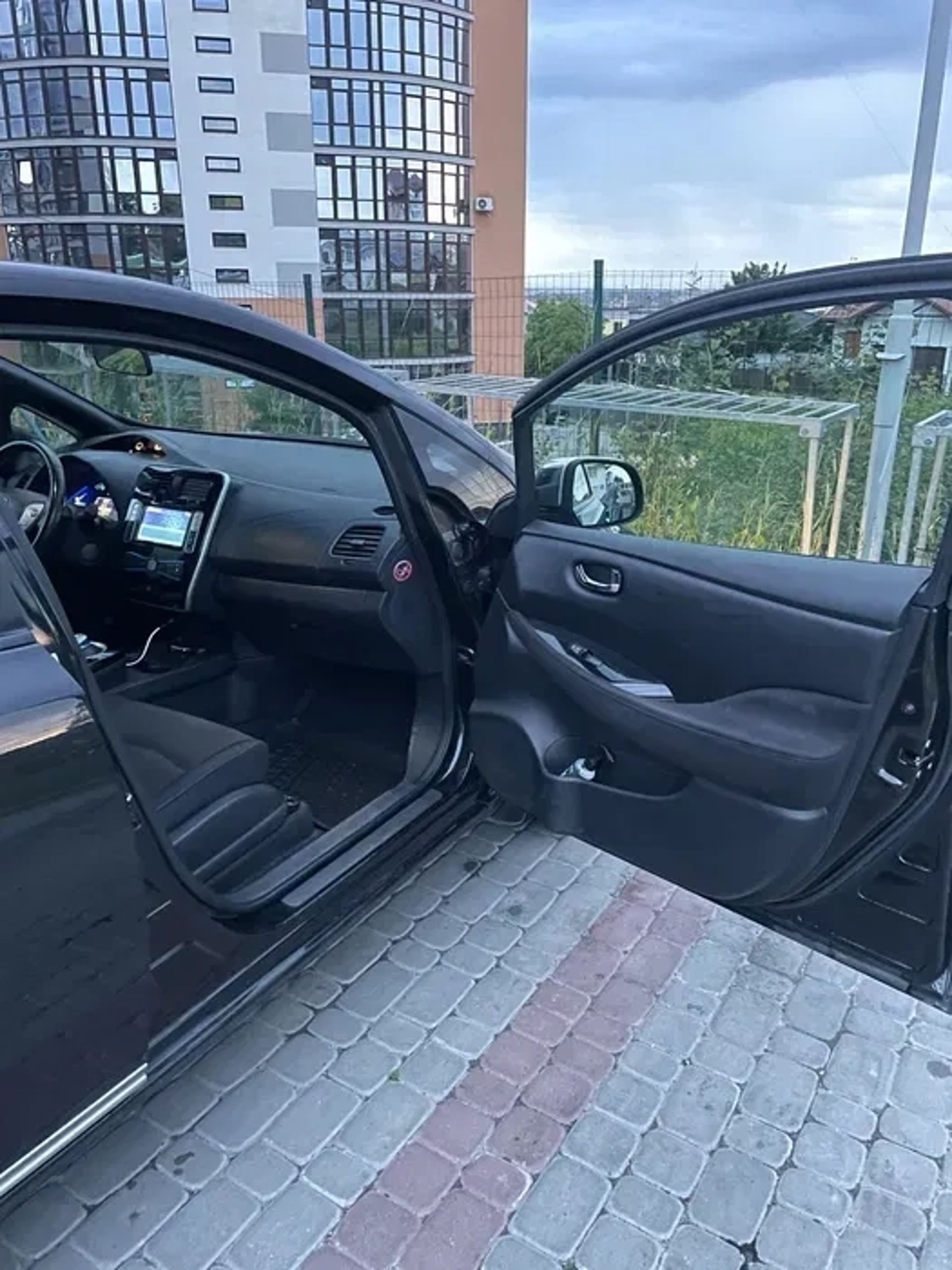 Авто Nissan Leaf