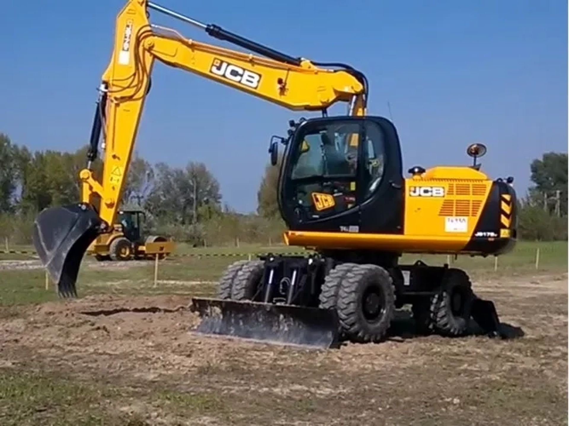 Повноповоротний колісний екскаватор JCB JS175W