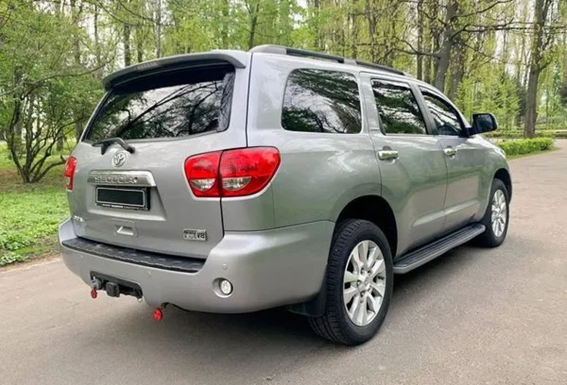 237 Позашляховик на весілля Toyota Sequoia срібляста