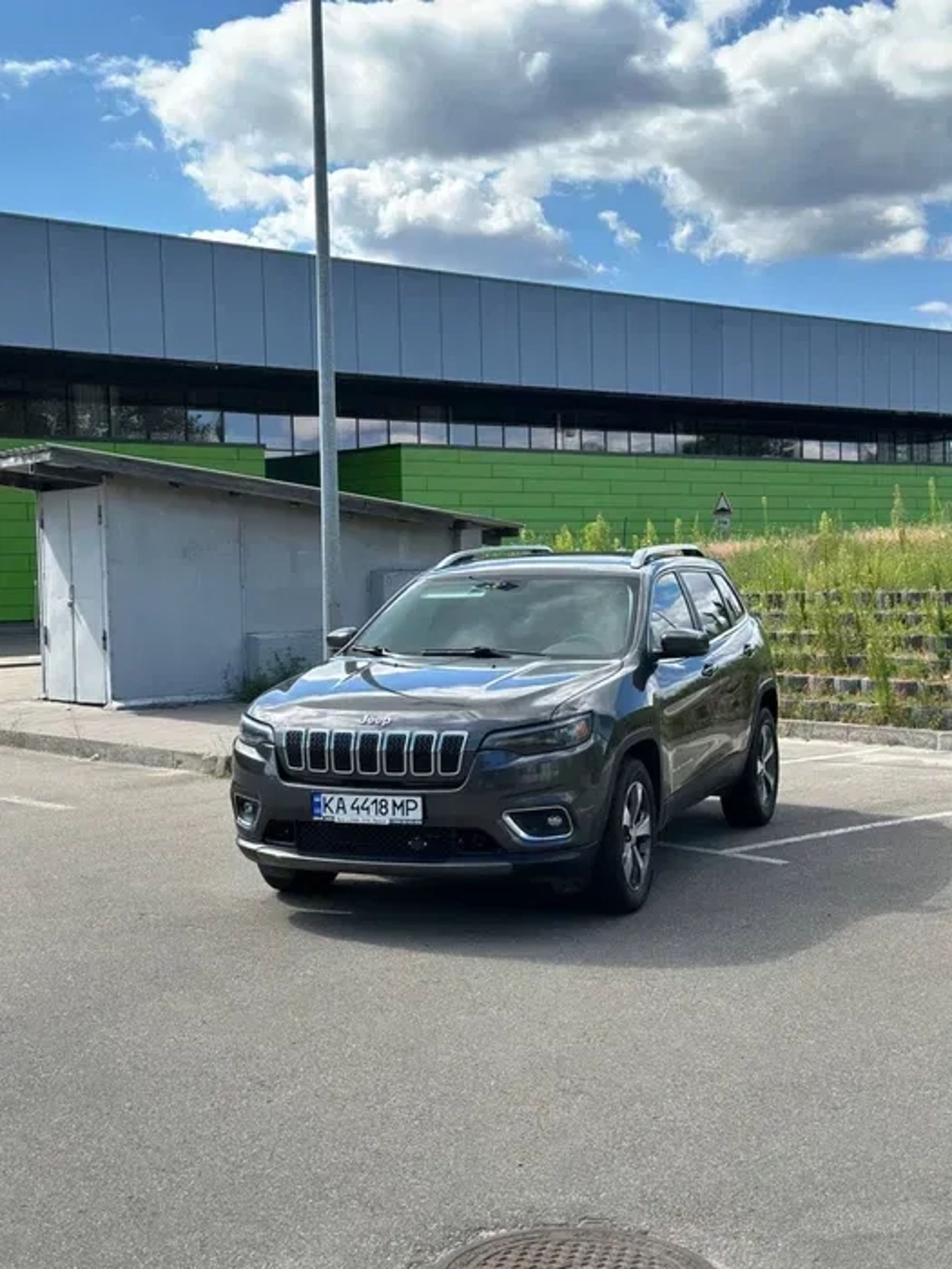 Jeep Cherokke кросовер