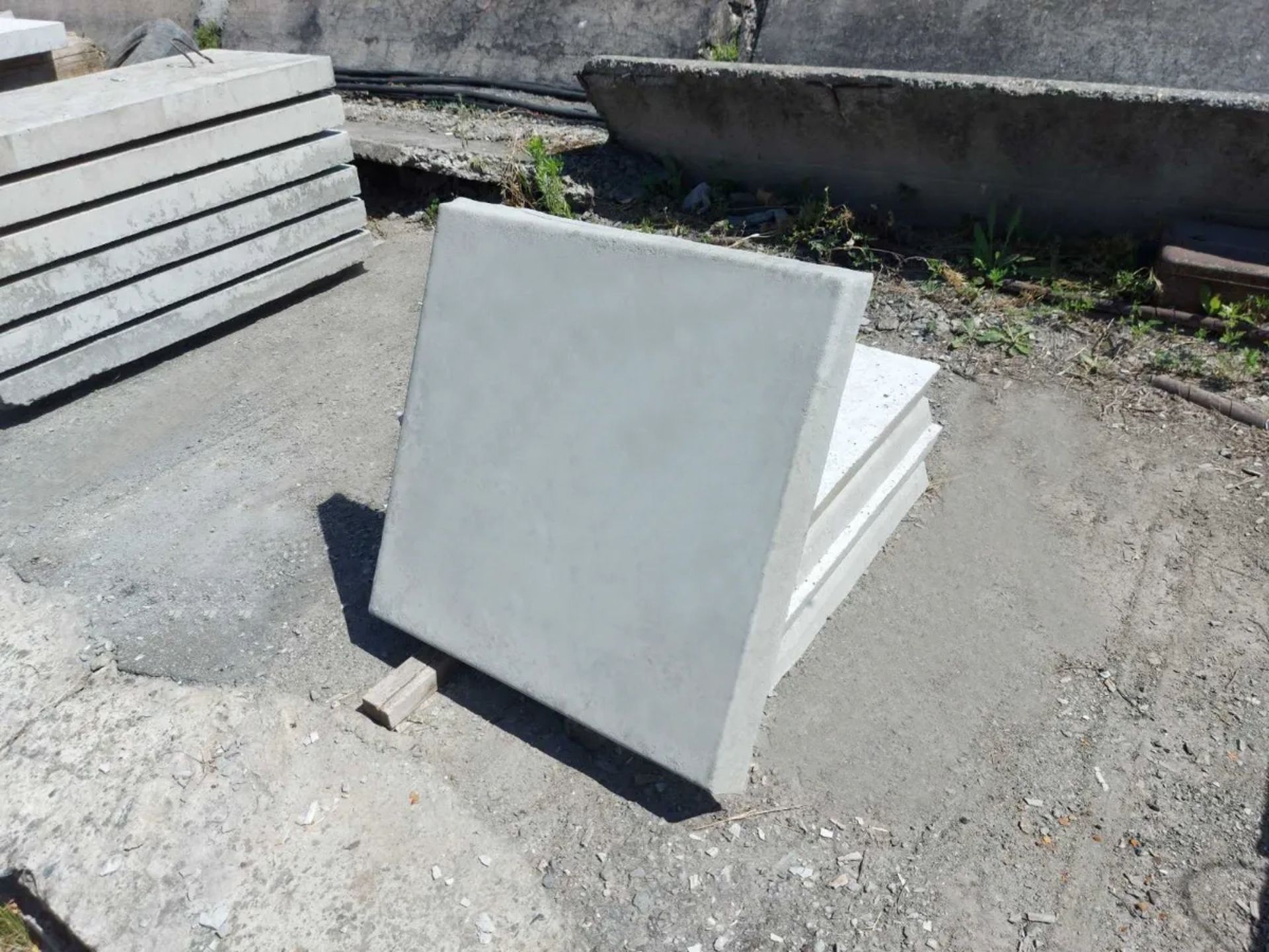 Тротуарна плитка армована 600х600х60 мм для покриття садових, паркових і пішохідних доріжок
