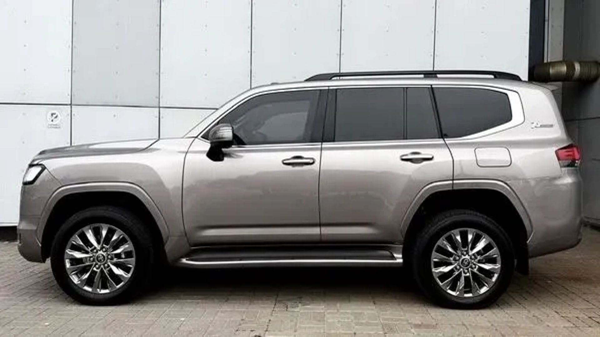 319 Броньований Toyota Land Cruiser 300 B6/B7