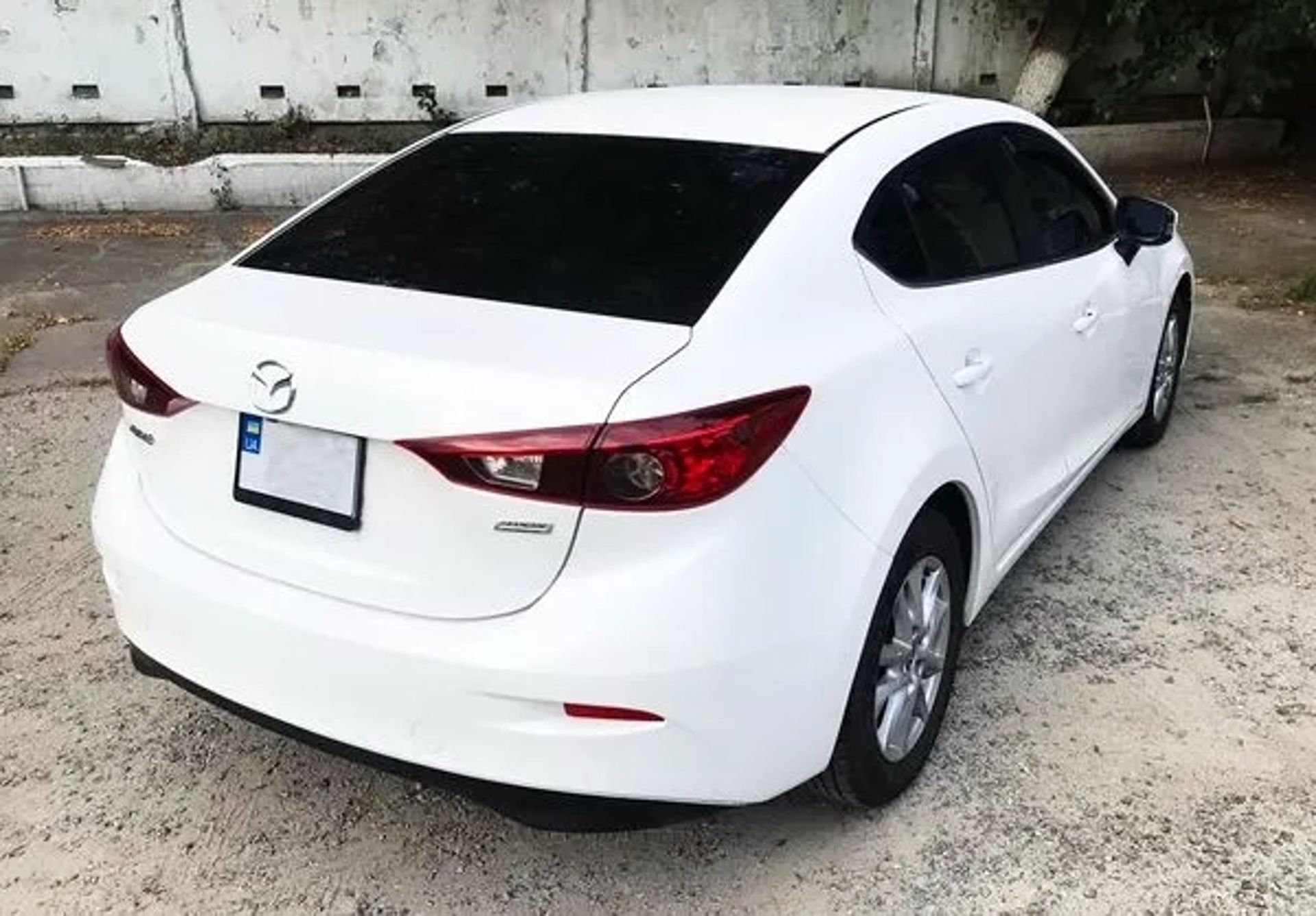 233 Mazda 3 біла замовити на ваше весілля