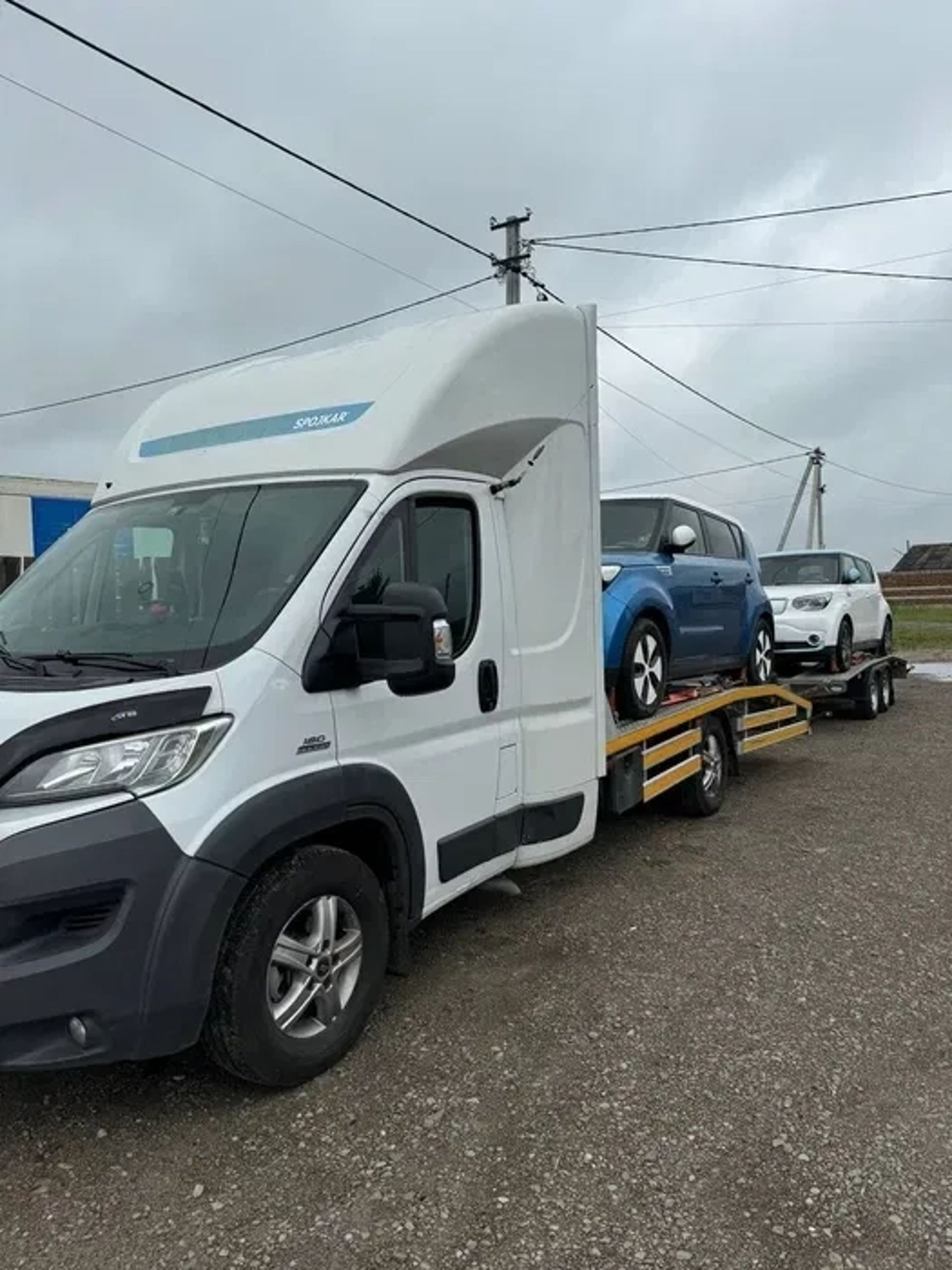 Евакуатор на базі Fiat Ducato для перевезення транспортних засобів