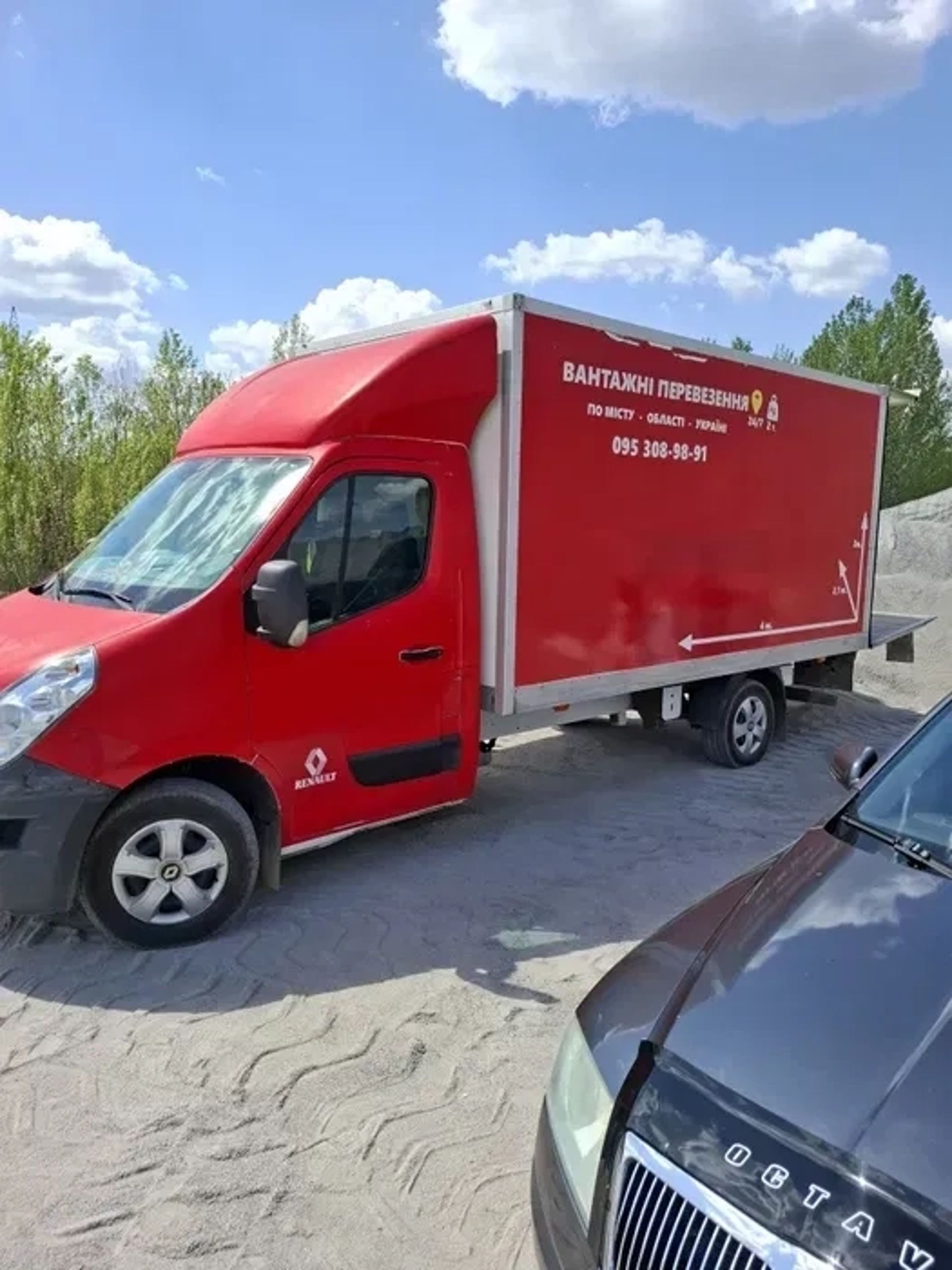 Вантажний автомобіль Renault Master для перевезення вантажів