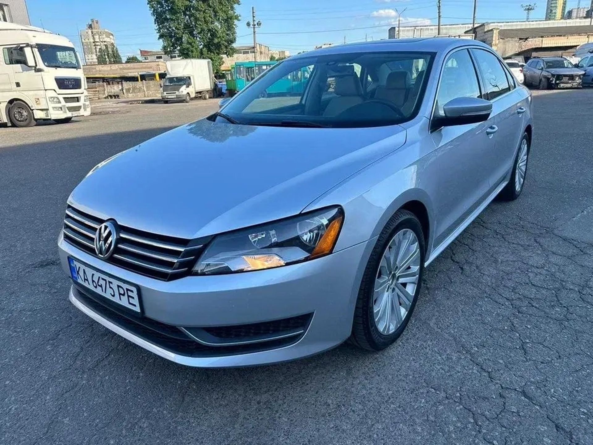 Авто Volkswagen Passat B7 2.5 - Білий шкіряний салон