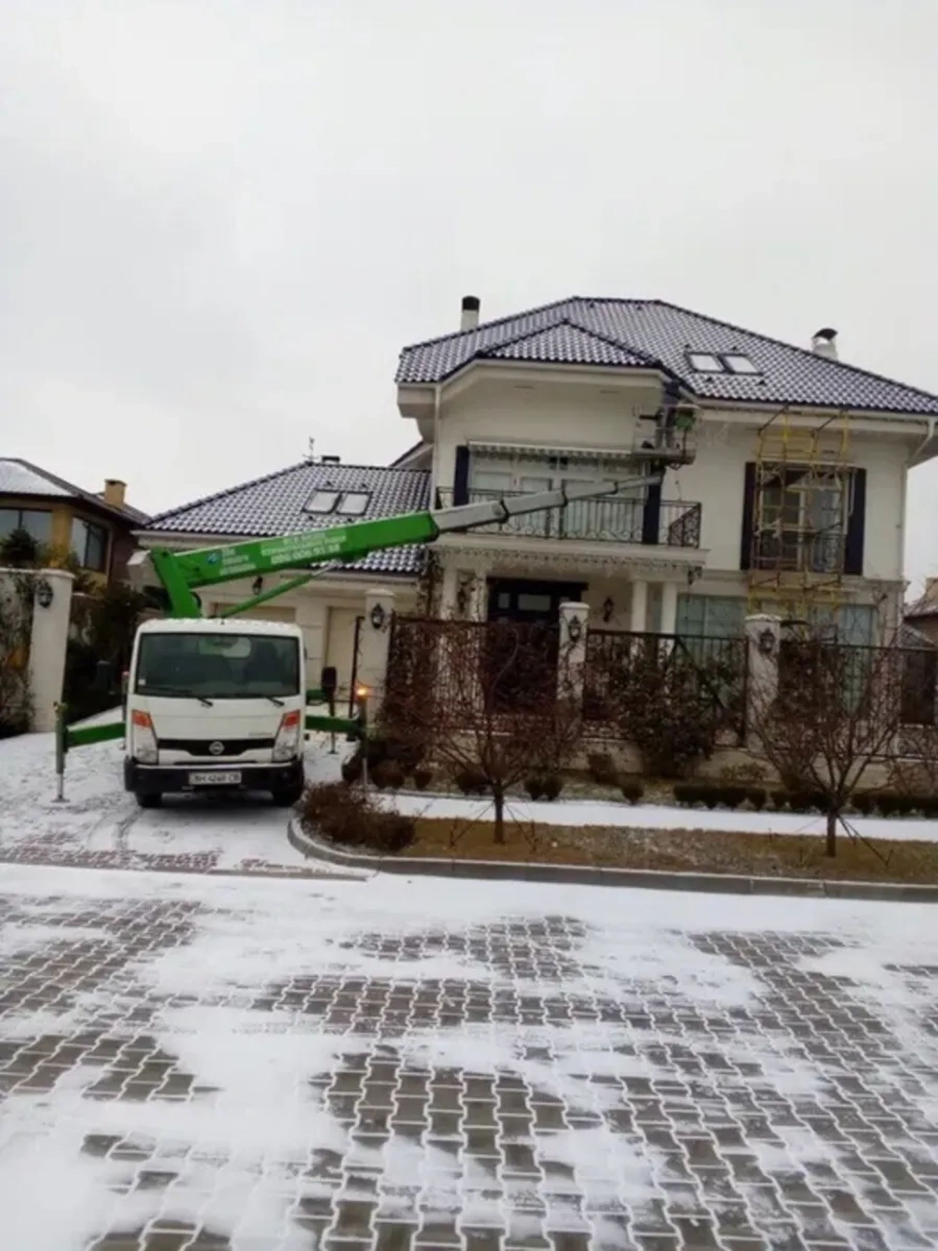 Автовишка 26 метрів (висотні роботи)