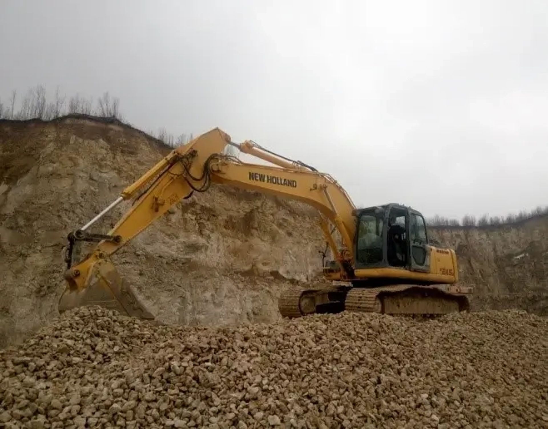 Гусеничний екскаватор NEW HOLLAND E245B