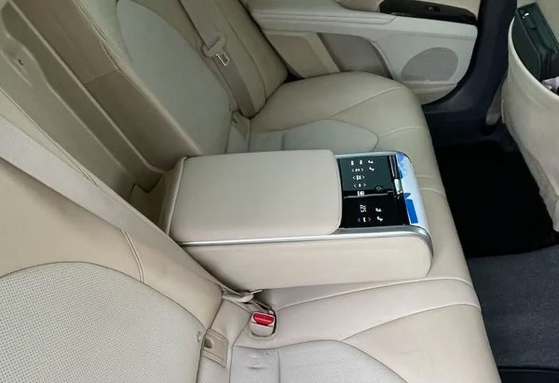 443 Toyota Camry 2025 — Camry без водія