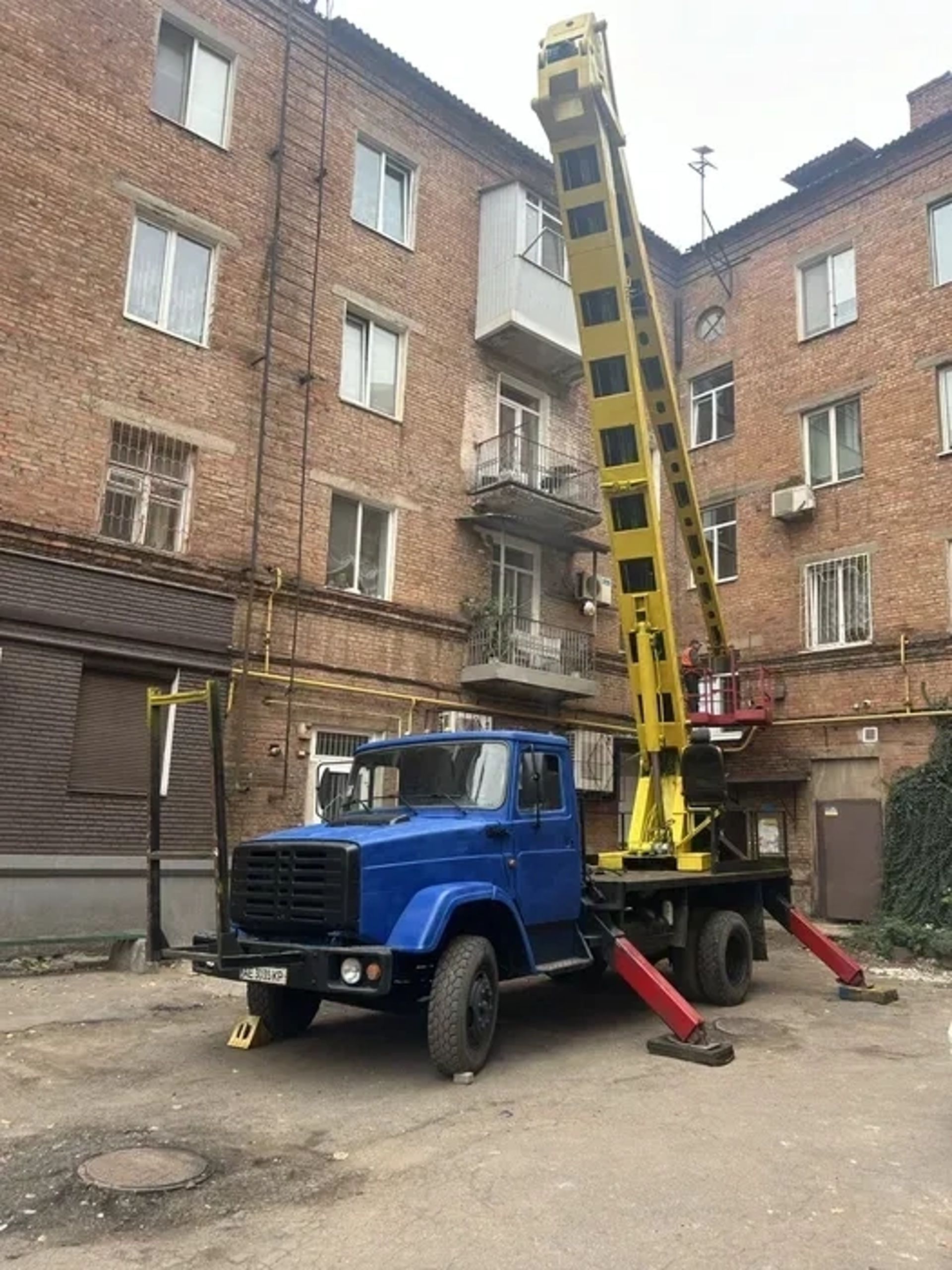 Автовишка АГП-22 на базі ЗІЛ-4334 22м