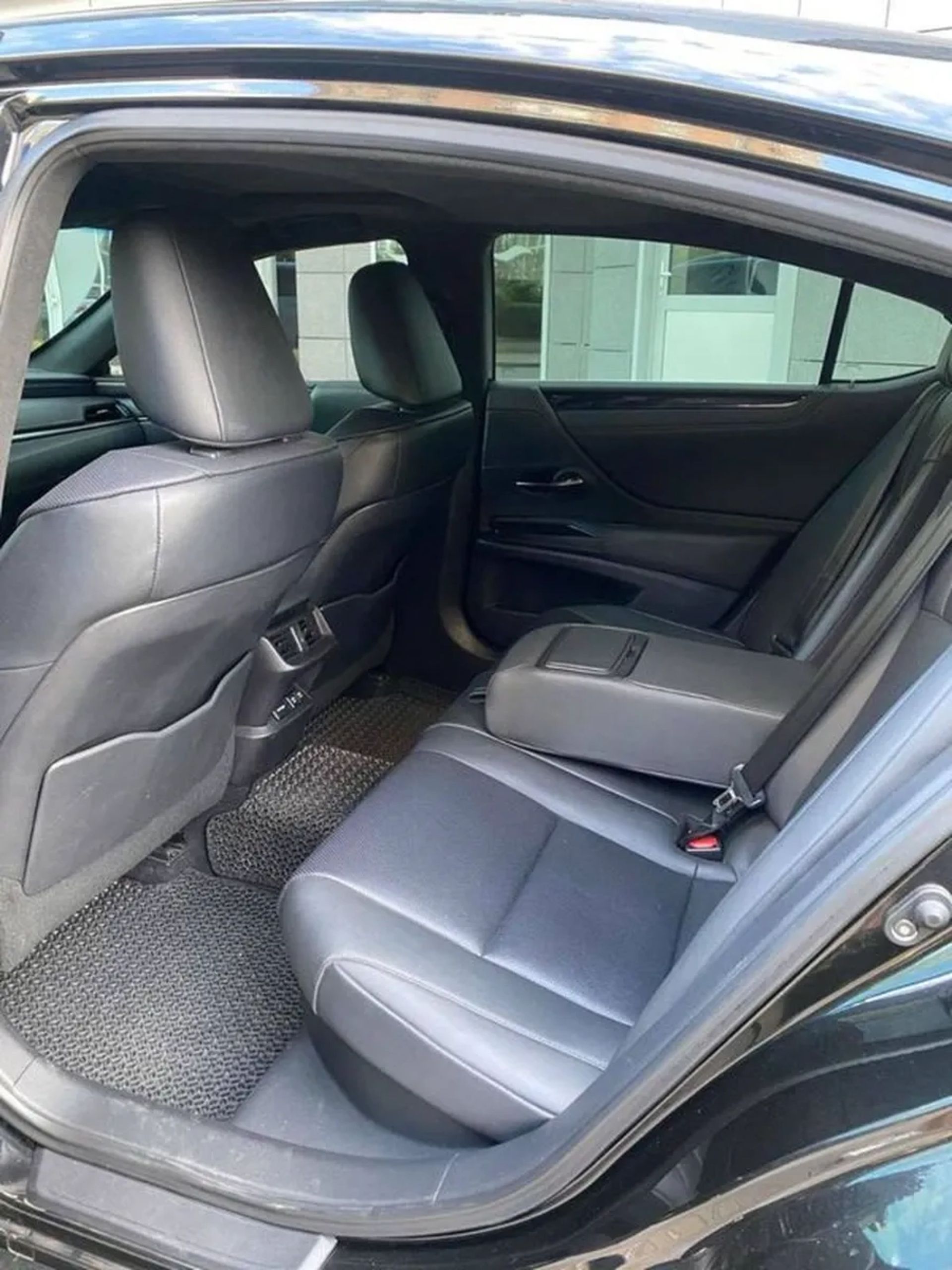 429 Авто на весілля Lexus ES 300h з водієм