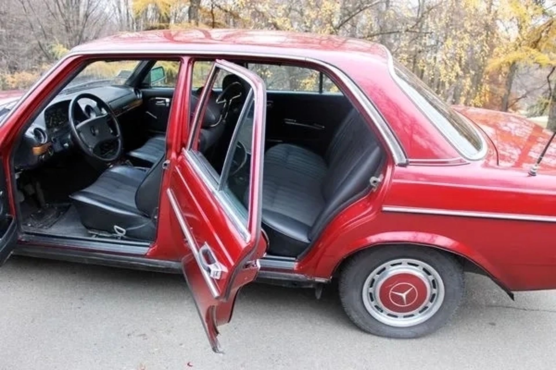 216 Ретро авто на зйомки Mercedes-Benz W123
